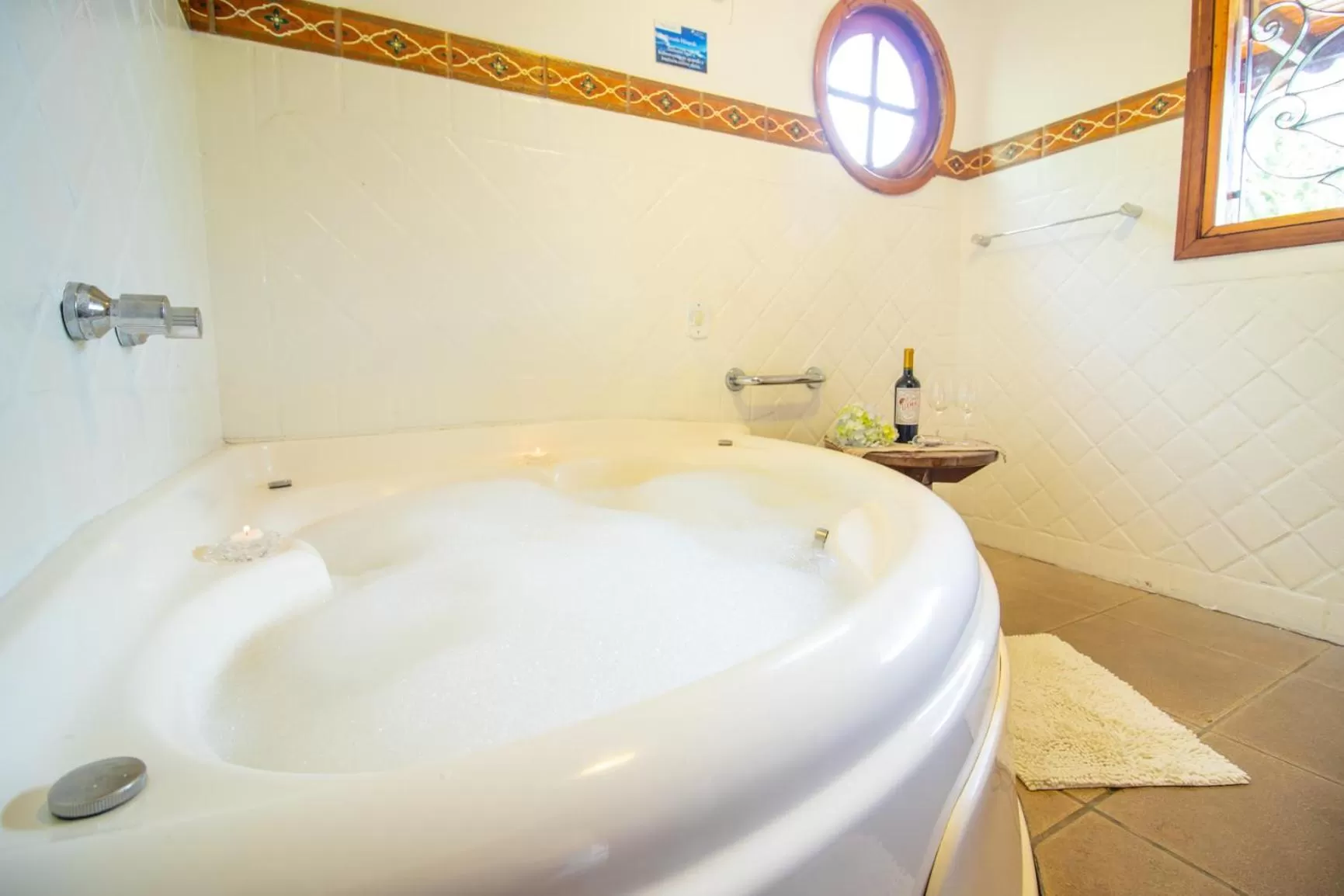 Hot Tub, Bathroom in Pousada Ricanto Amore Mio