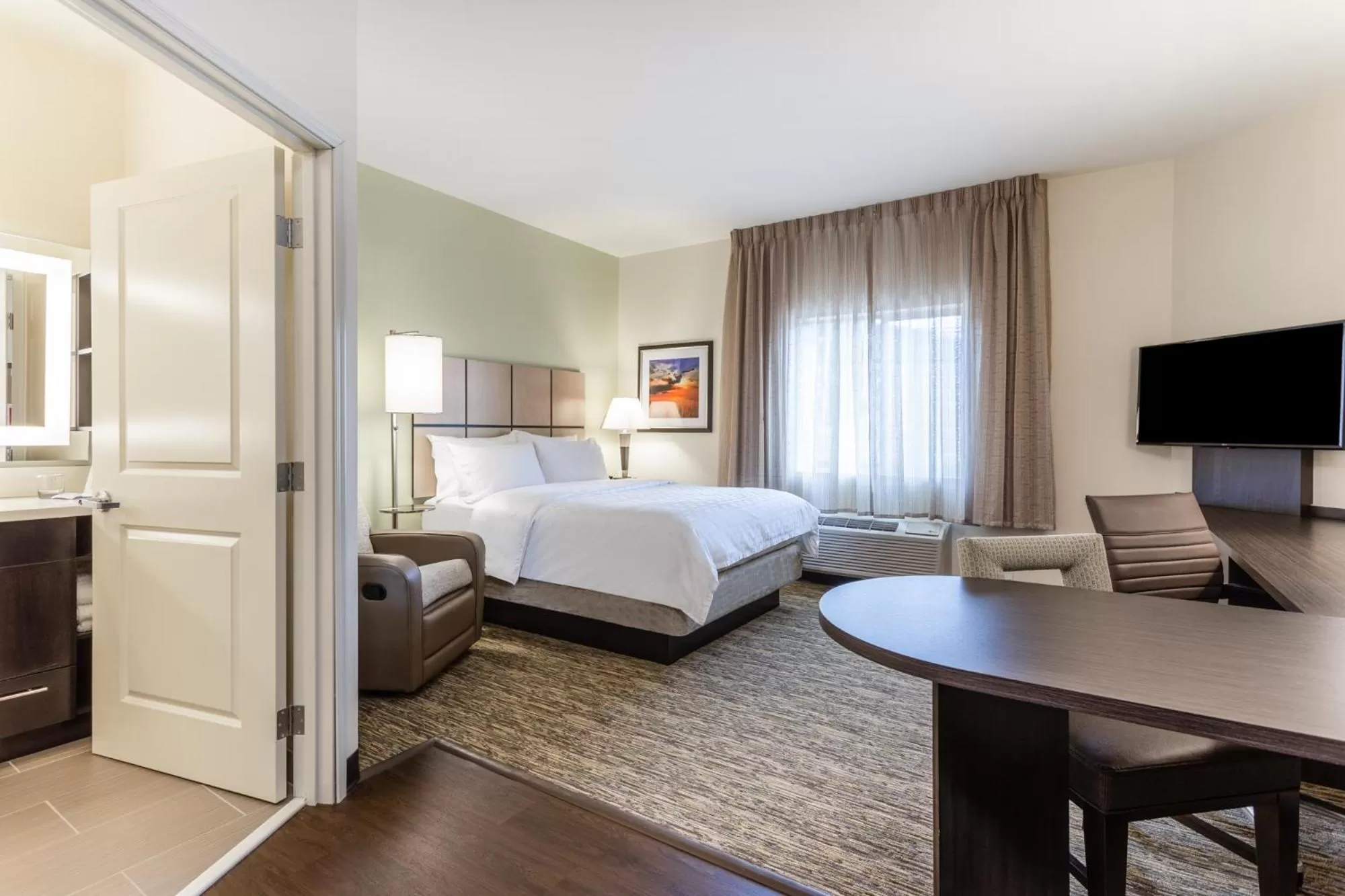 Queen Room - Hearing Accessible in Candlewood Suites - Davenport by IHG