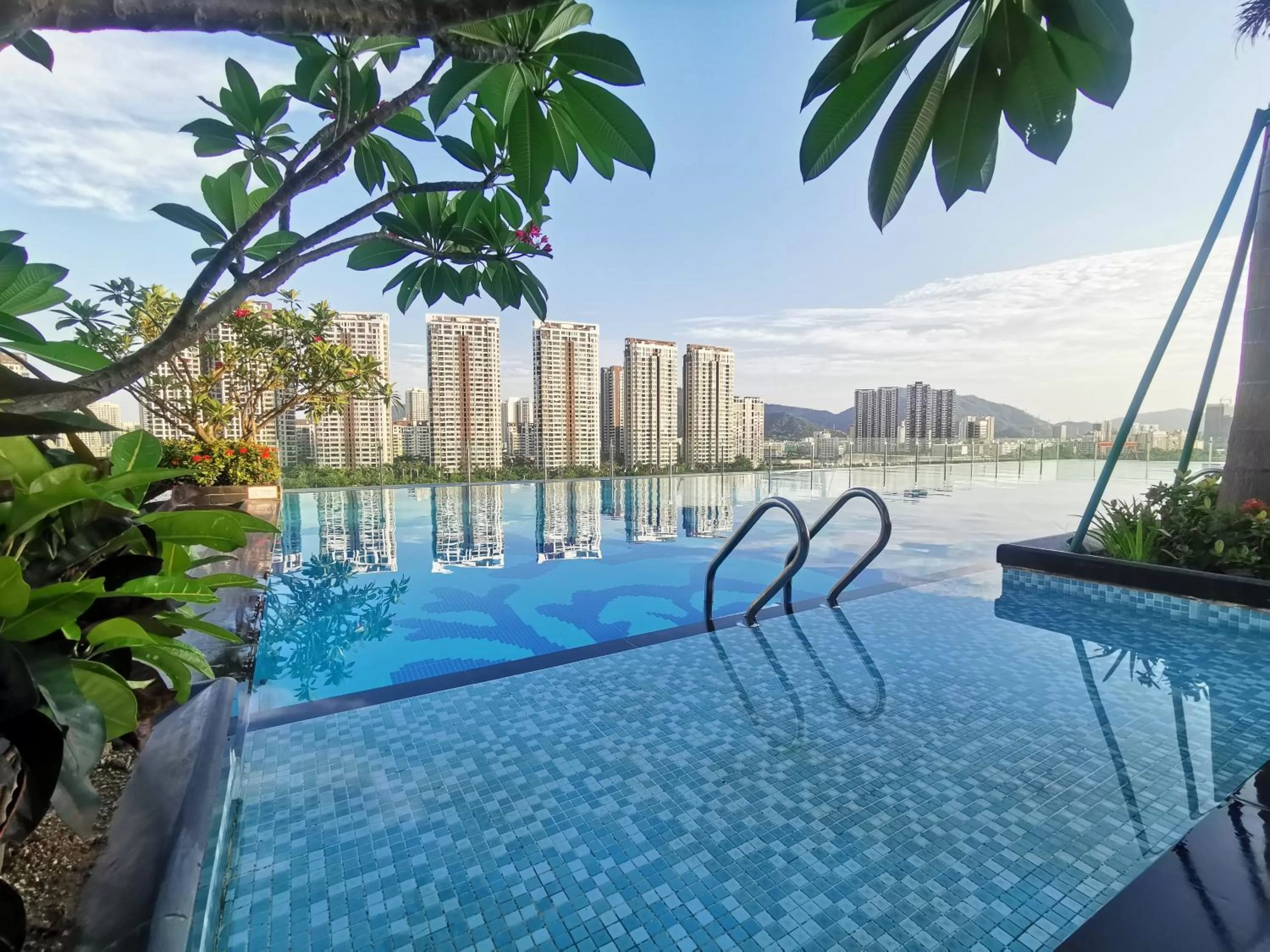 Swimming pool in Hyatt Place Zhuhai Jinshi