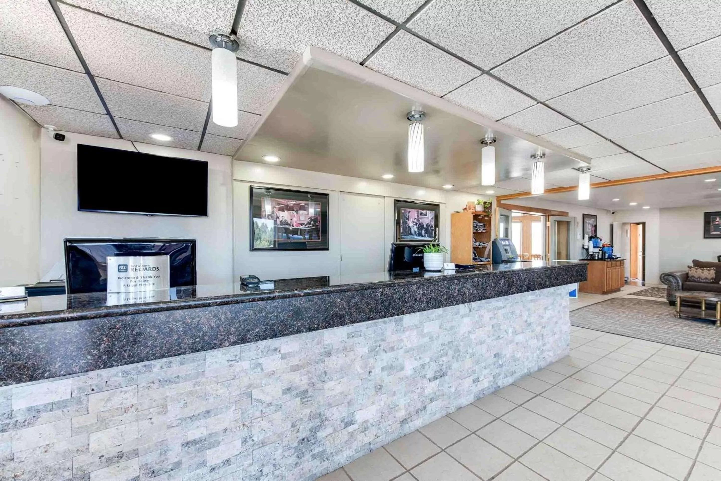 Lobby or reception in Best Western Movie Manor