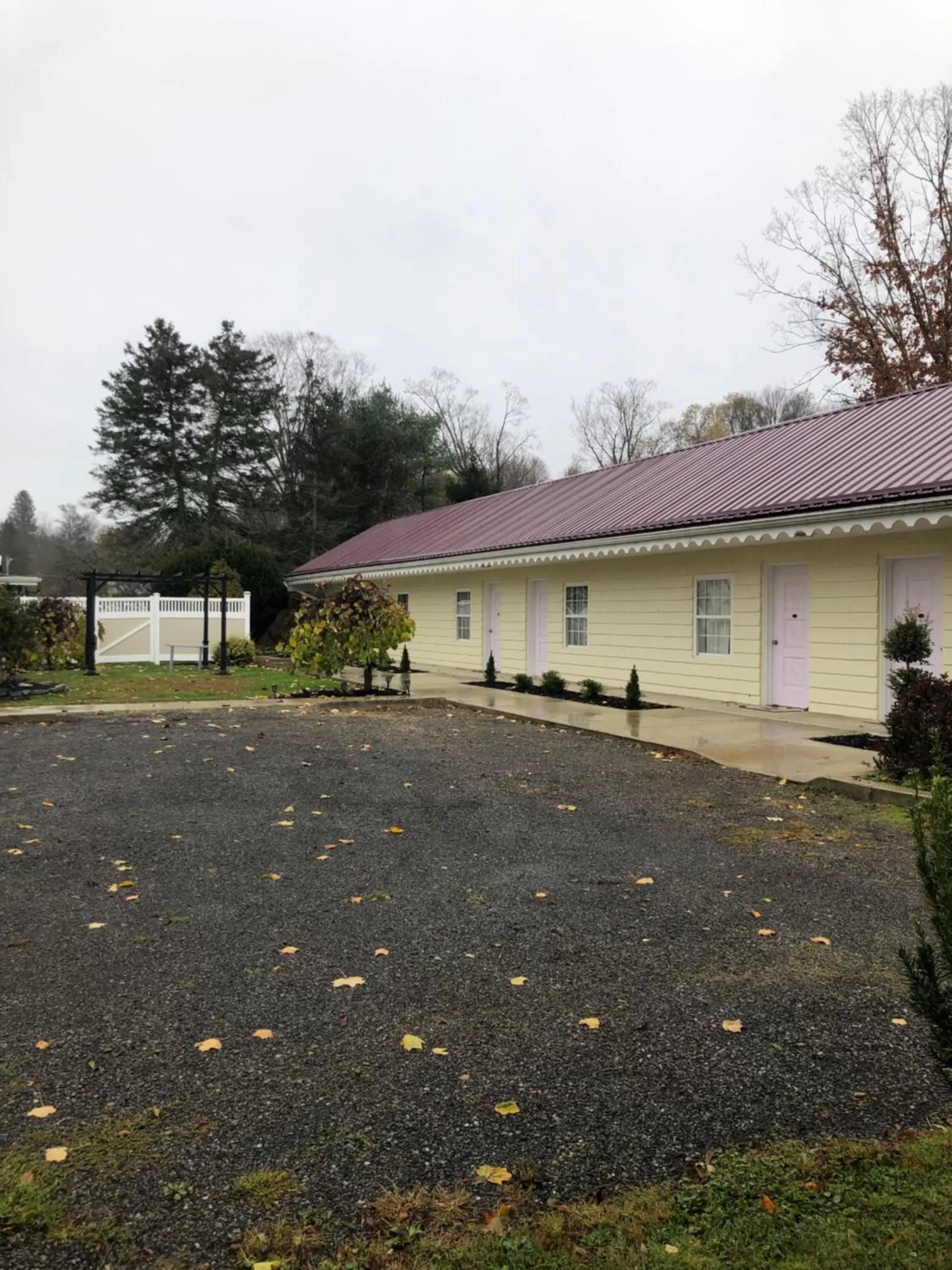 Property building in Oakes Oramel Inn
