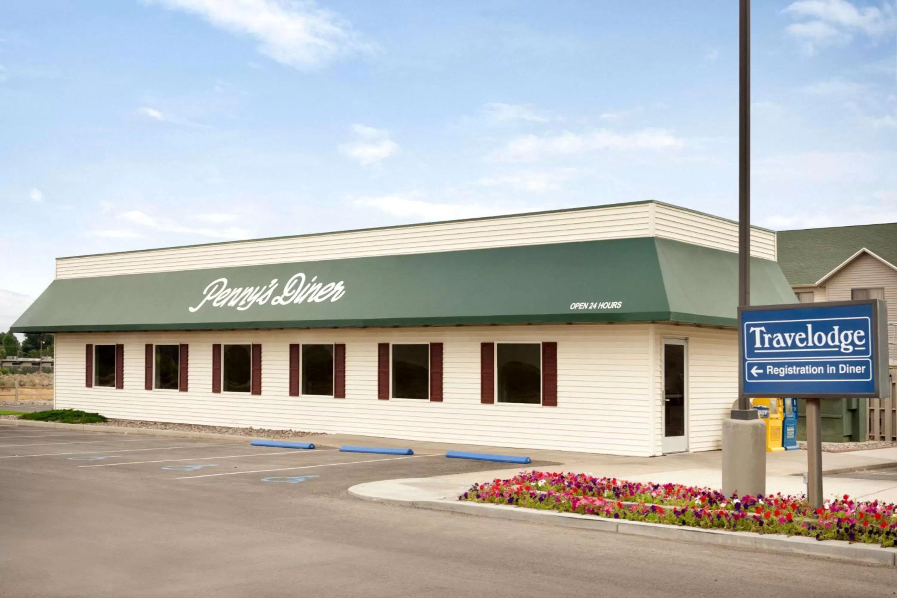 Restaurant/places to eat in Travelodge by Wyndham Milford