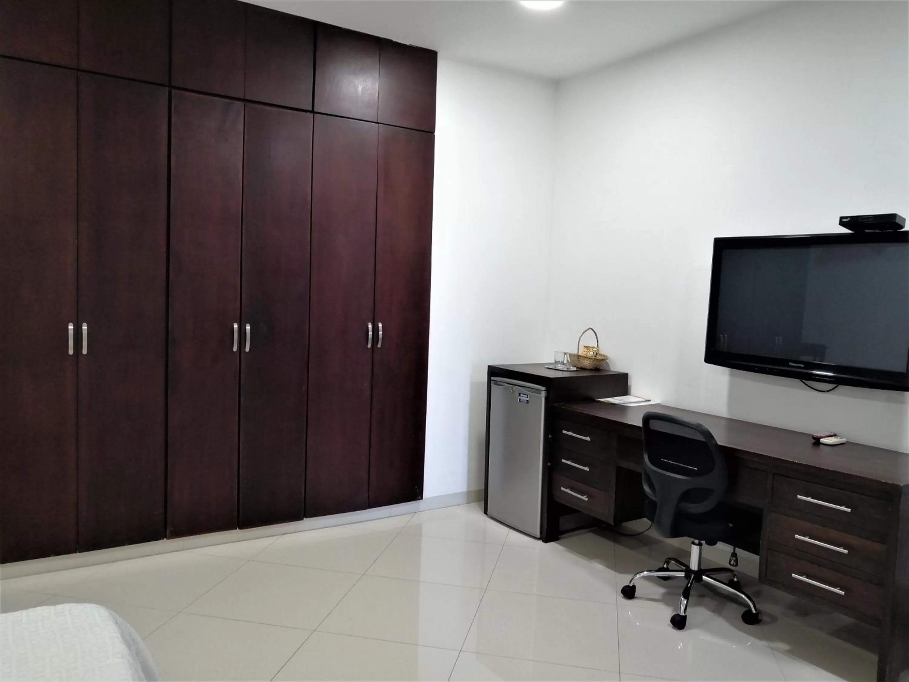 TV and multimedia, TV/Entertainment Center in Hotel Panorama