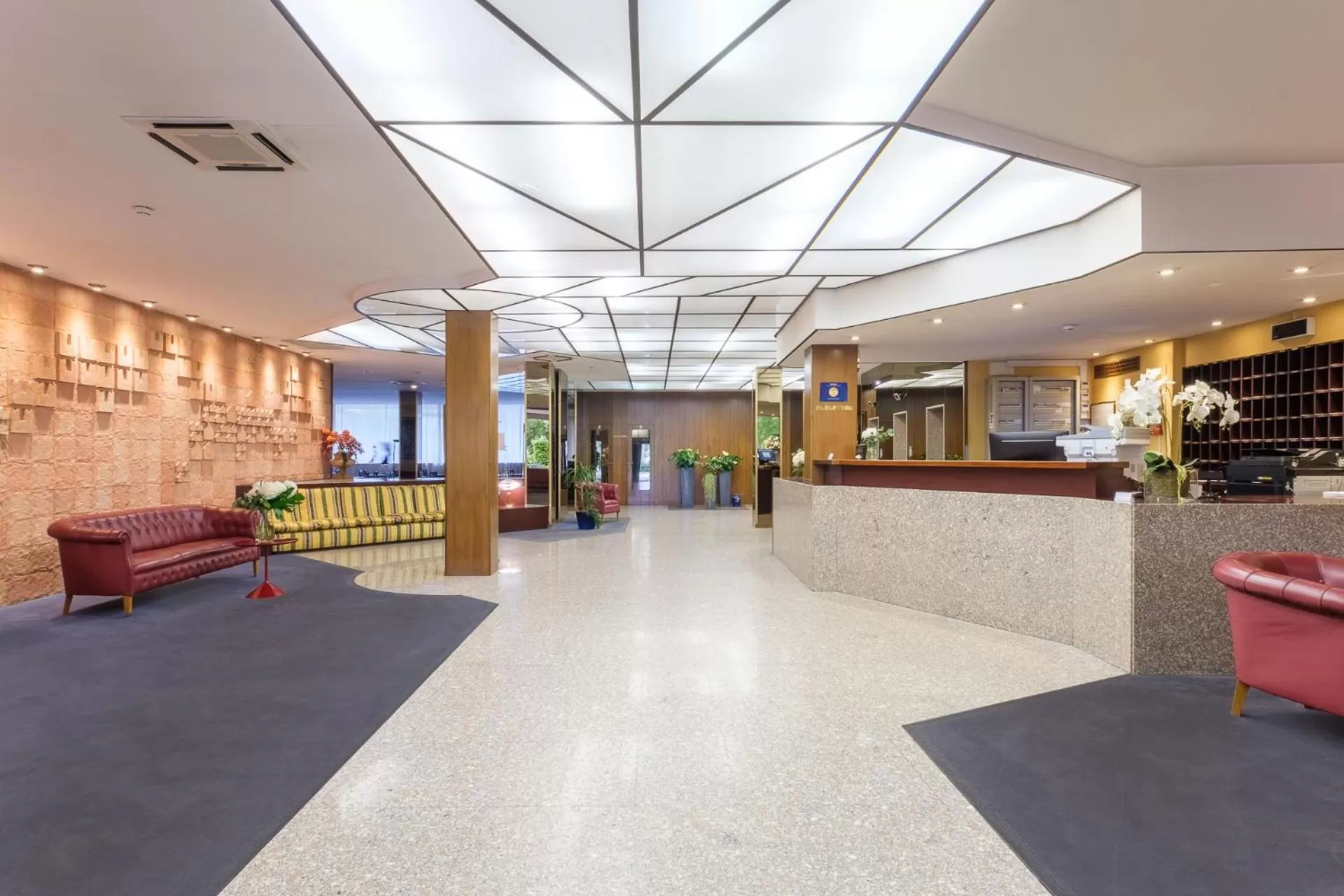 Lobby or reception in SHG Hotel Bologna