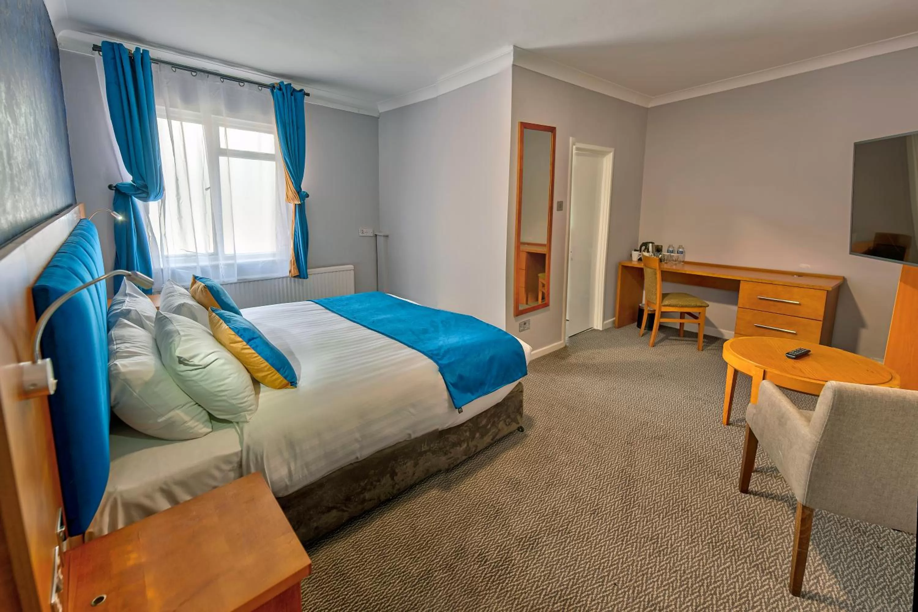 Photo of the whole room in The Bridge Hotel