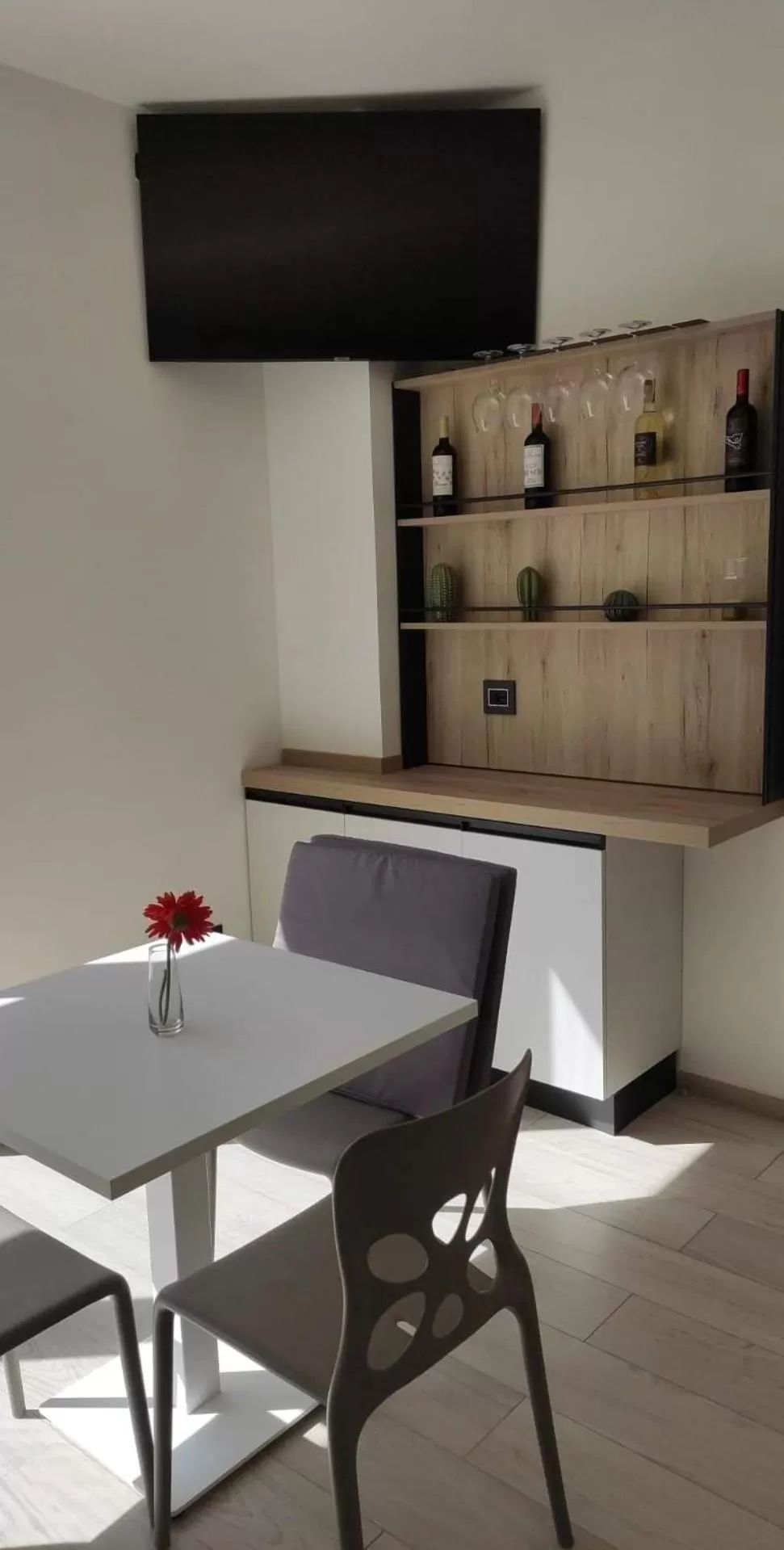 Communal lounge/ TV room in Thalya Luxury Rooms