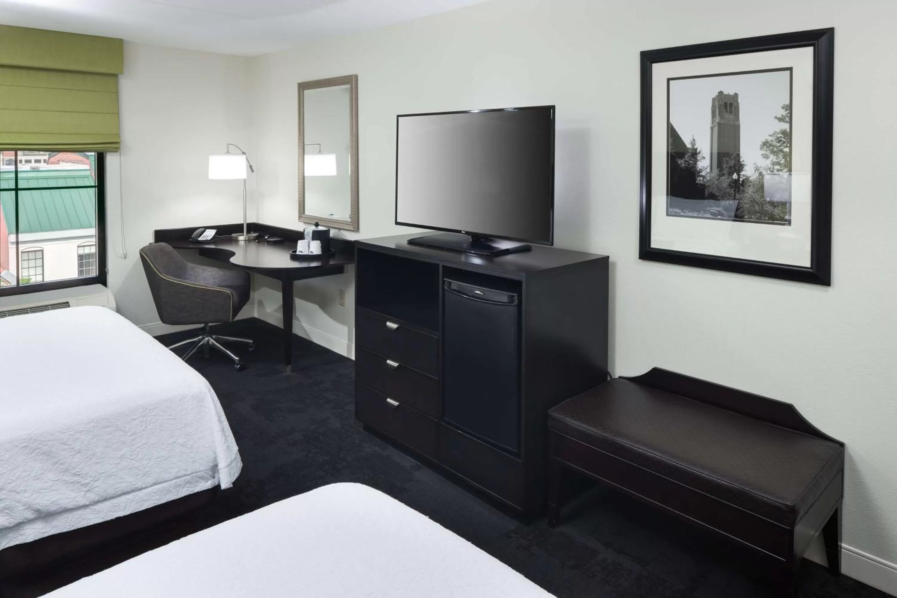 Bed in Hampton Inn & Suites Gainesville Downtown