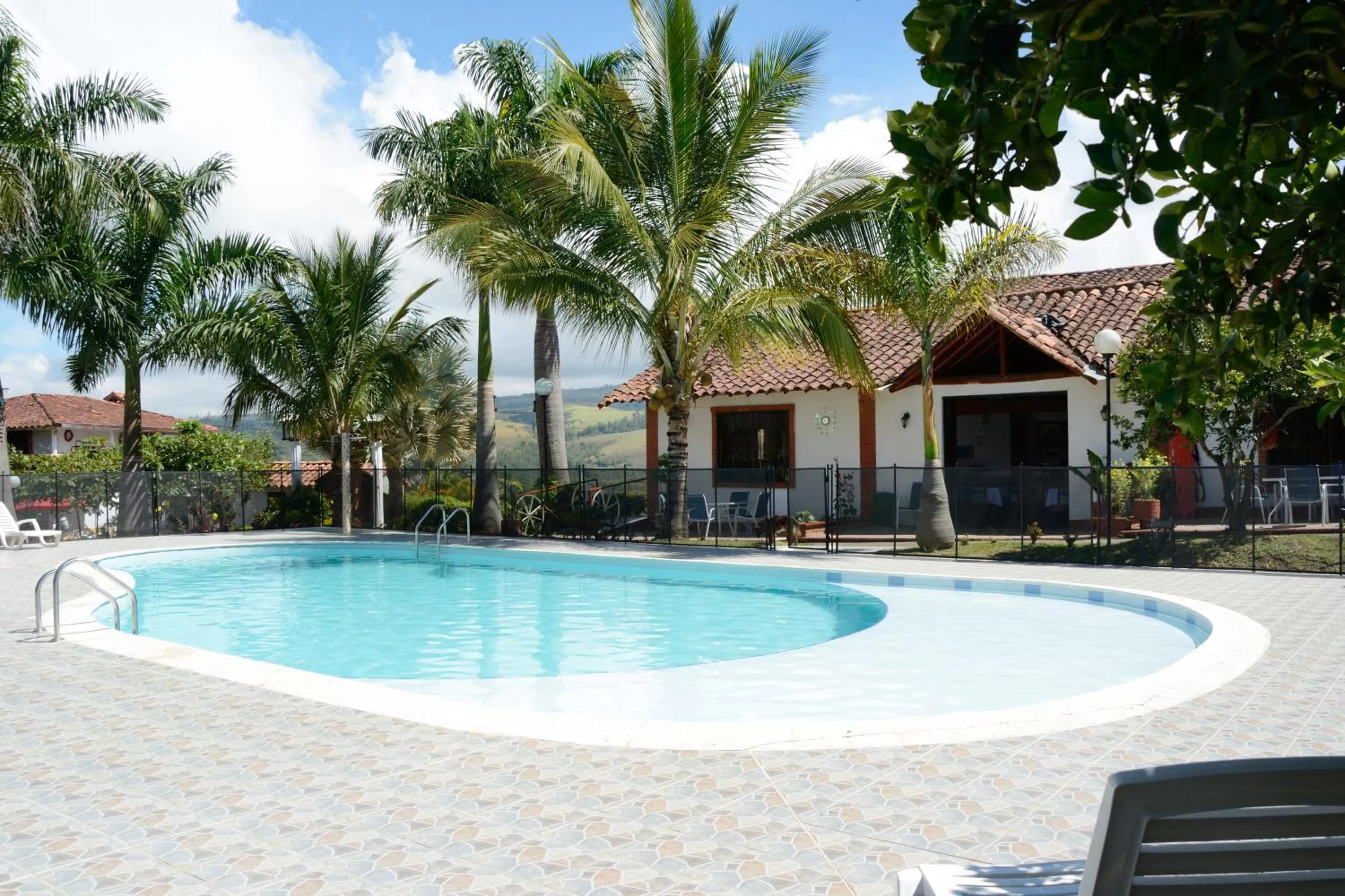 Swimming Pool in Hotel Campestre la Loma curiti