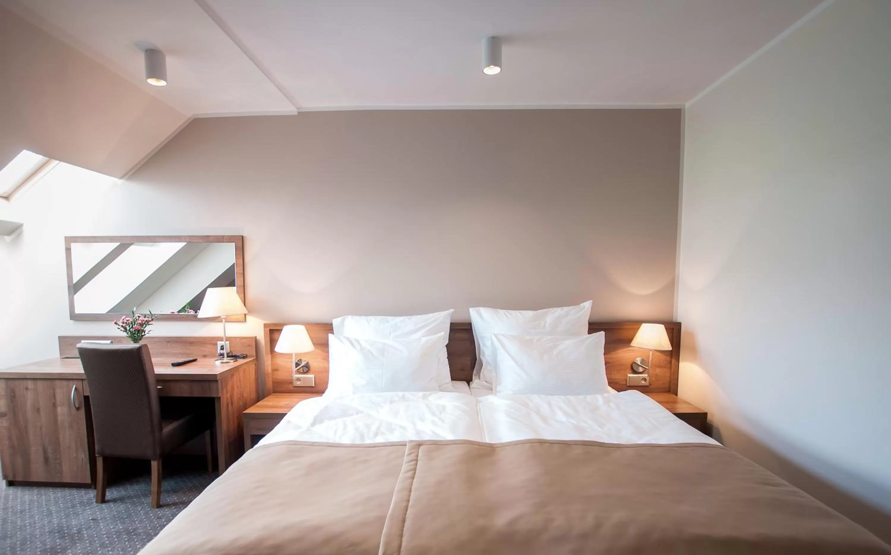 Photo of the whole room, Bed in Hotel Gem