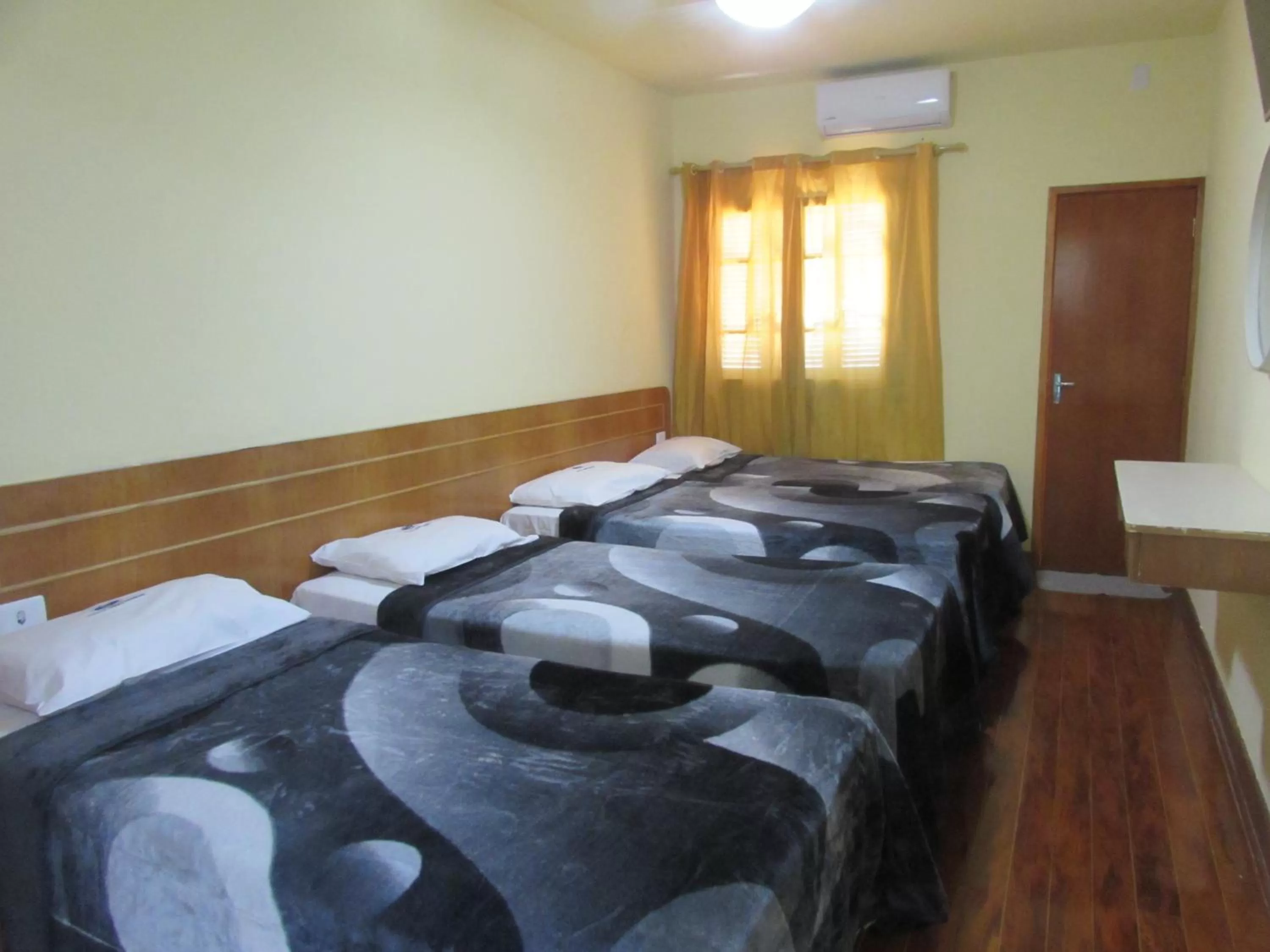 Bed in Hotel Monteneve a 2 minutos do Bom Retiro, a 8 minutos da 25 de Março a 100 metros da estação de trem para Aeroporto Internacional de Guarulhos