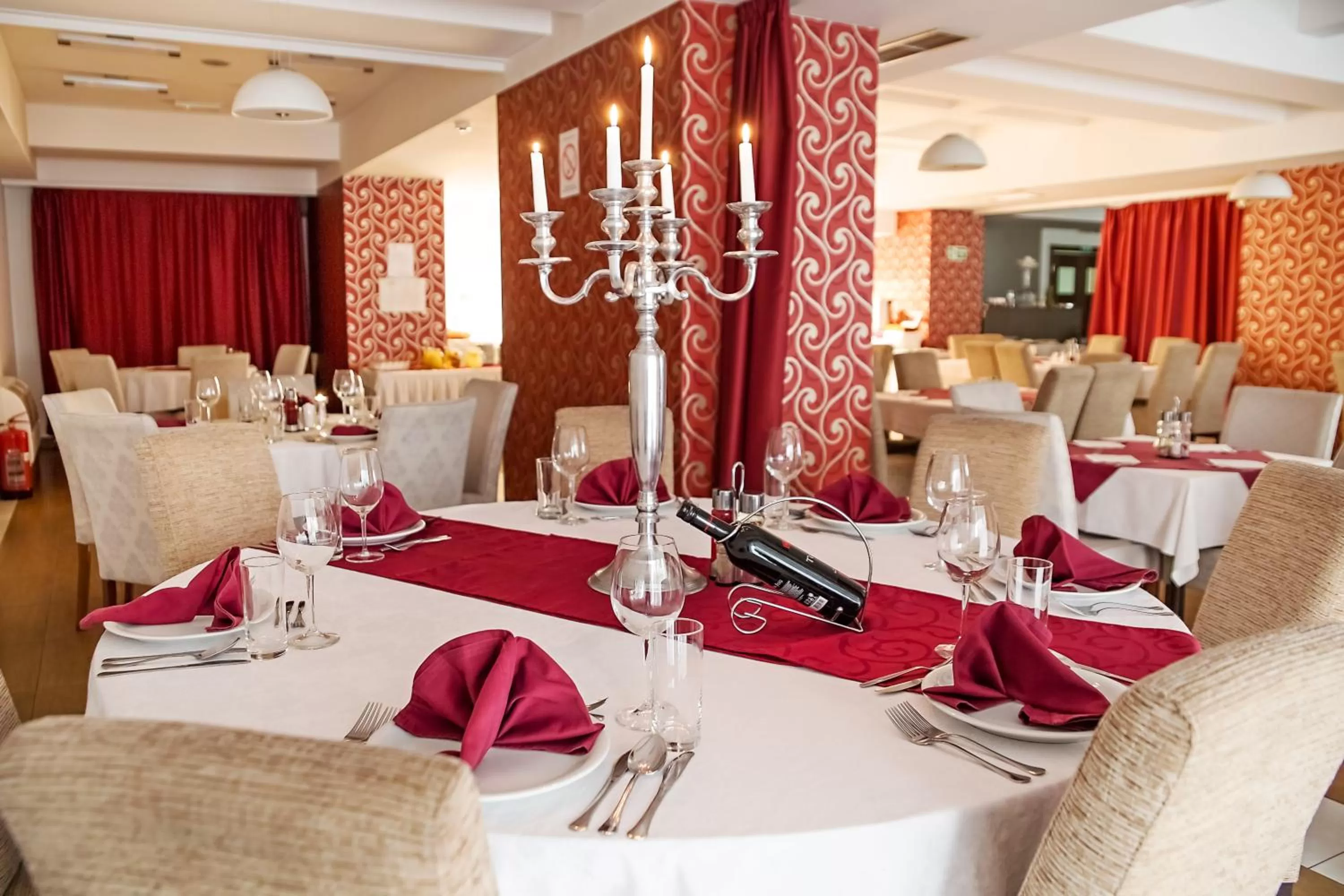 Restaurant/places to eat in Hotel Putnik