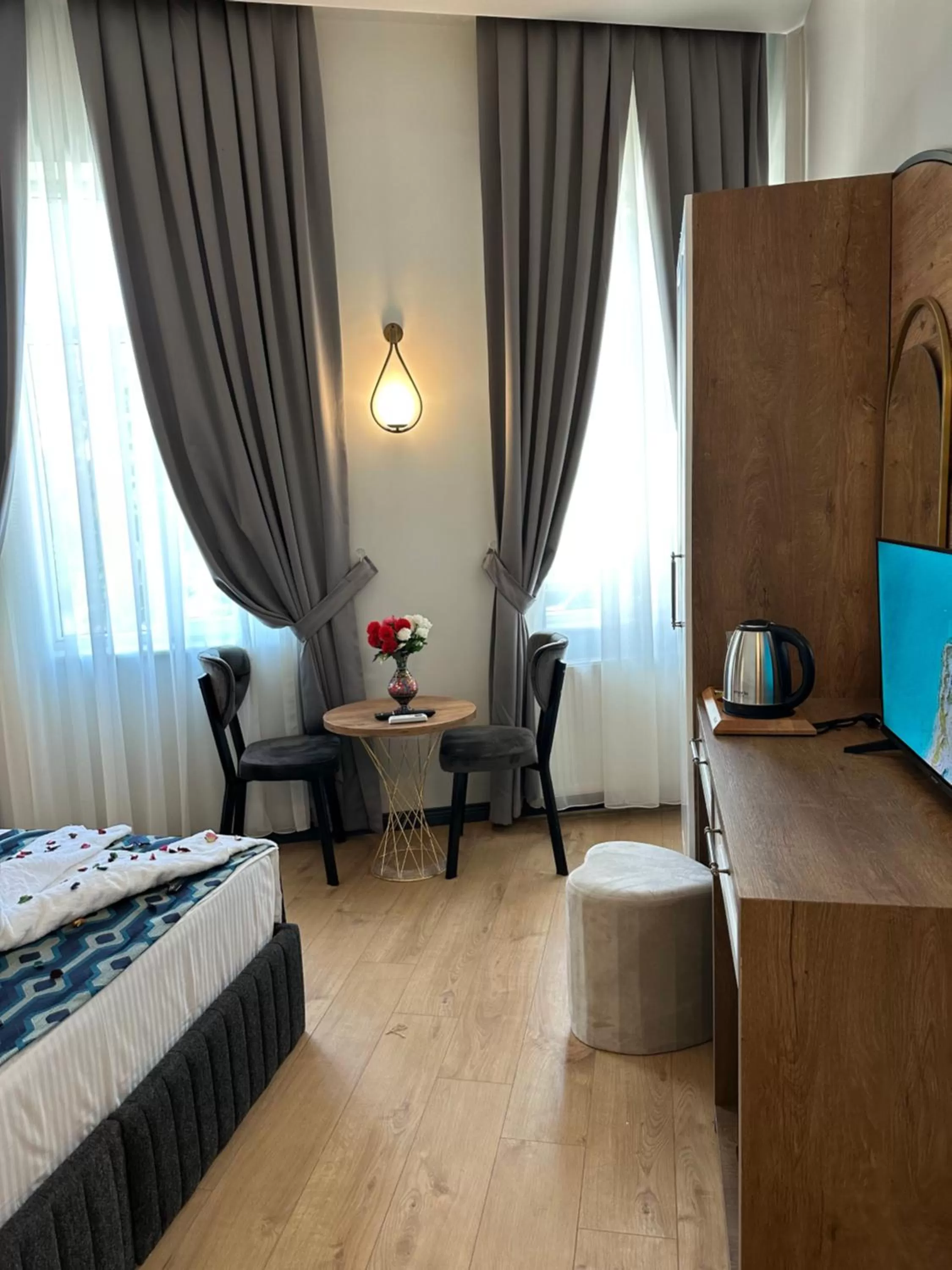 Coffee/tea facilities, Bed in Newalla Hotel Old City