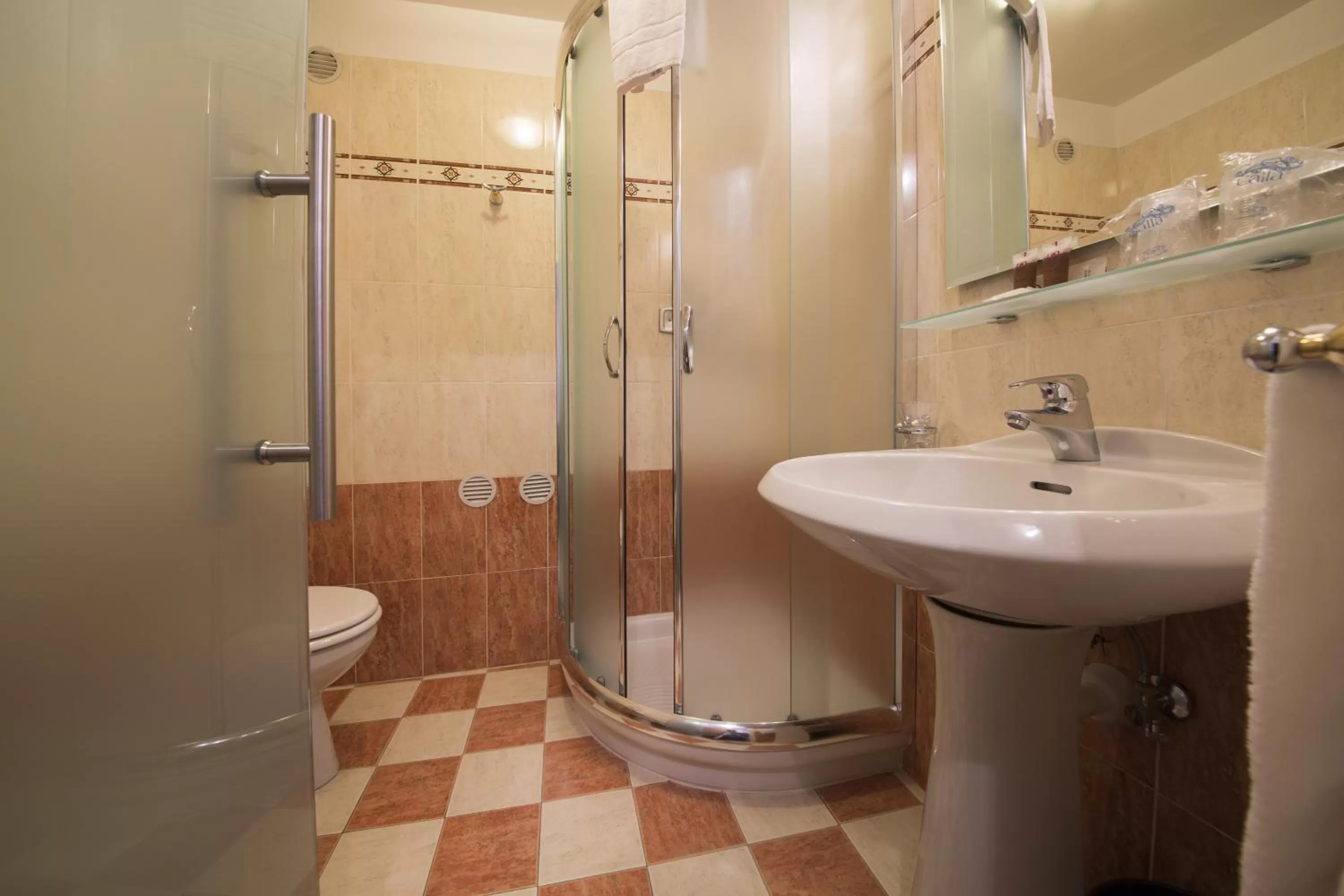 Shower in Hotel Touring