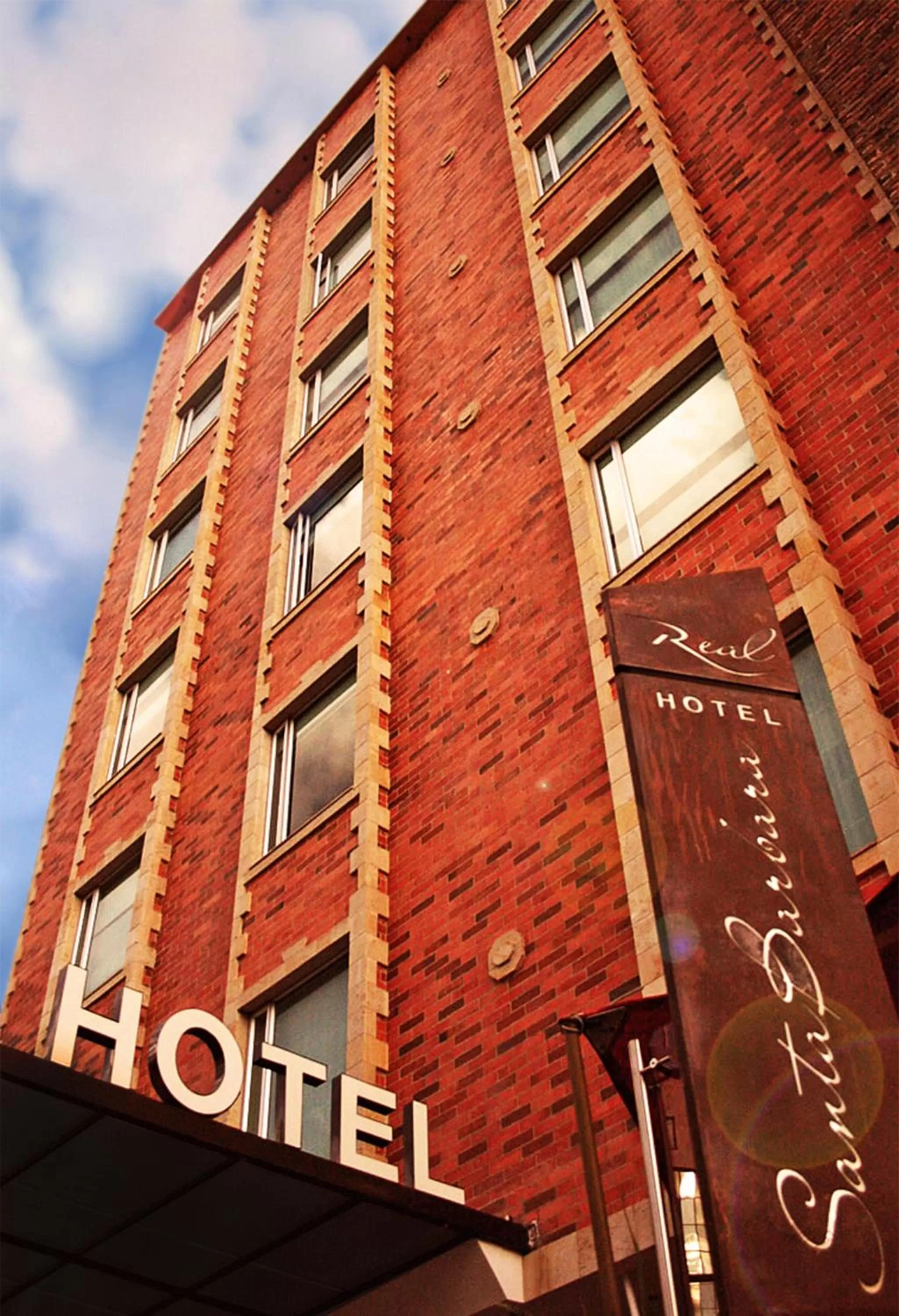 Facade/entrance in Hotel Santa Barbara Real