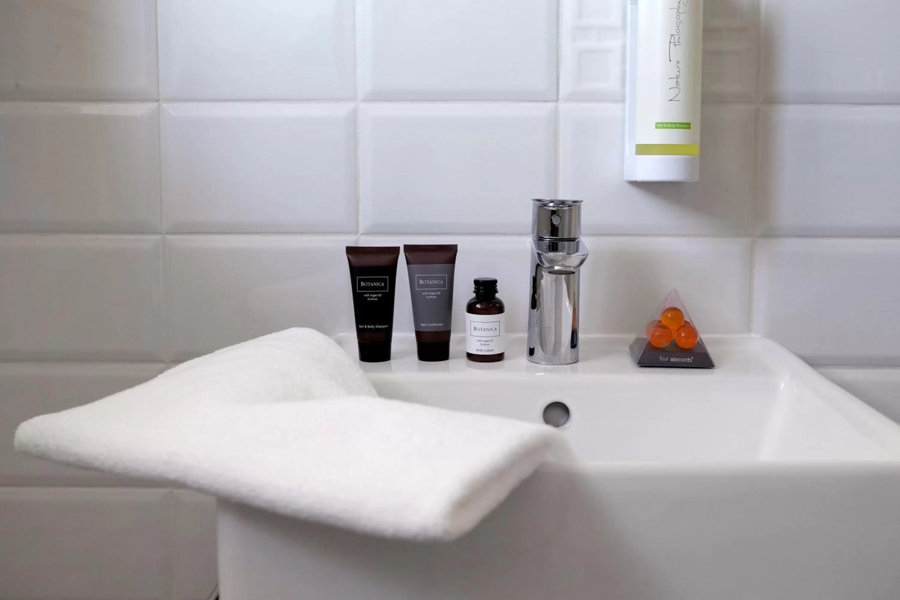 Bathroom in Hotel Avion - National Cultural Monument - ICONIC HOUSES ORG