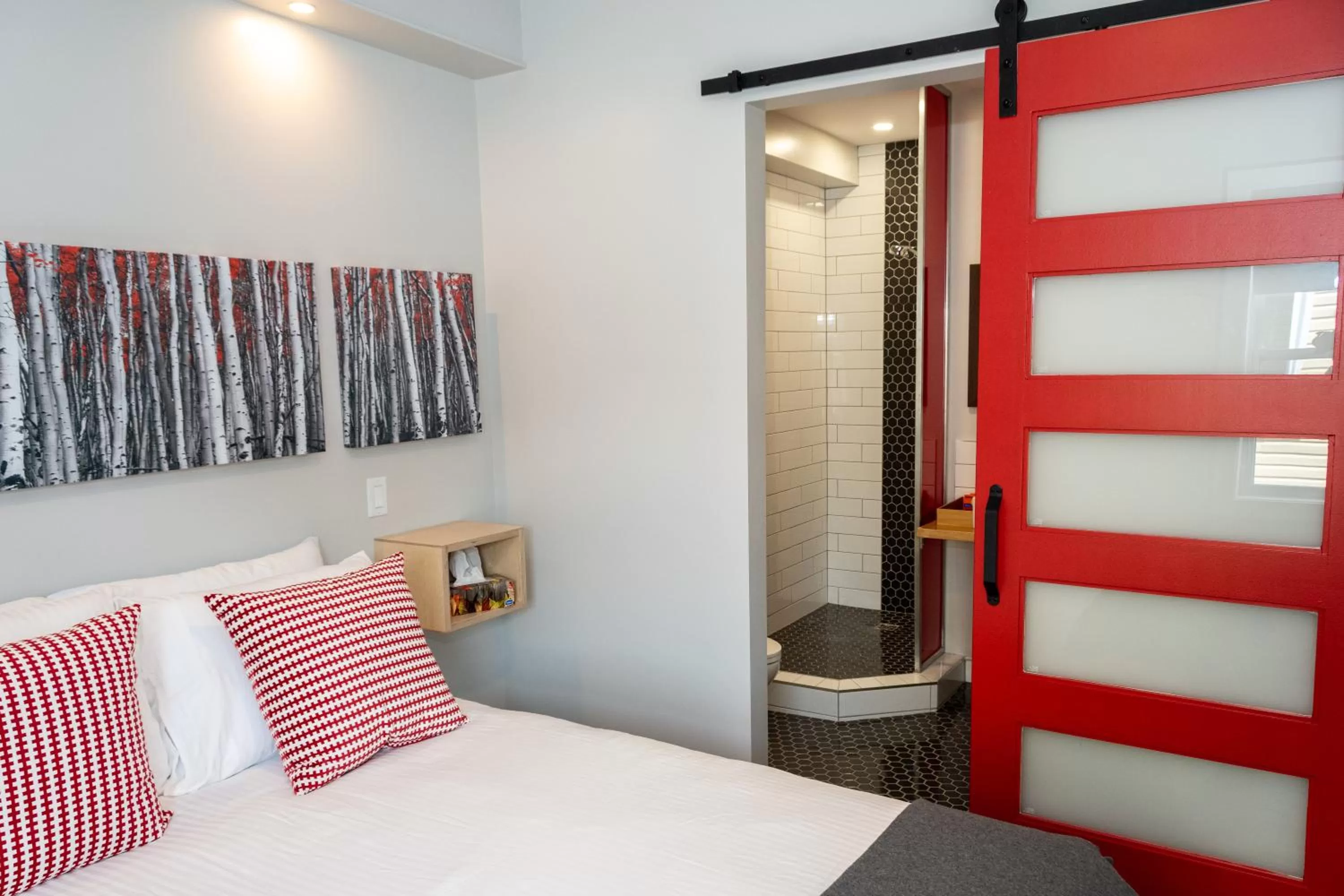 Shower, Bed in Morel Executive Suites