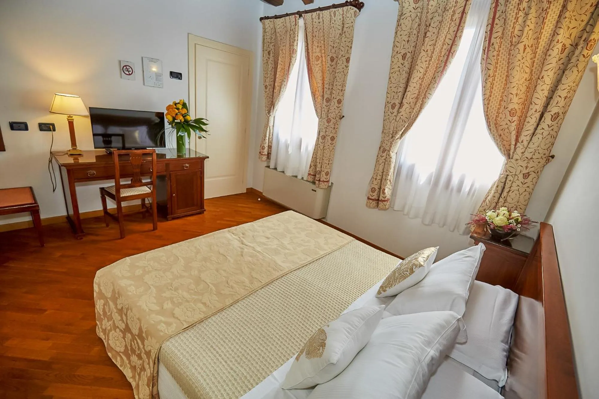 Bed in Hotel Riviera dei Dogi