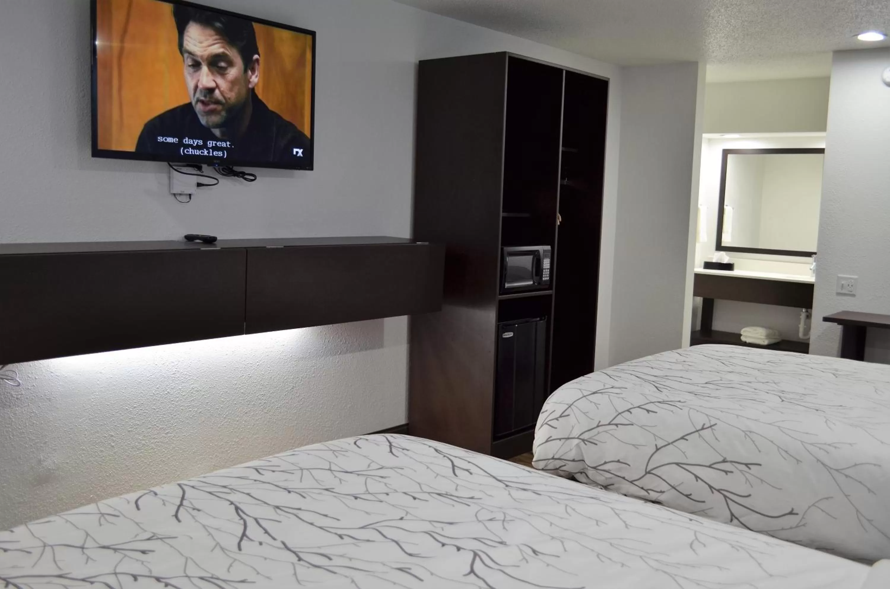 Photo of the whole room, Bed in Athena Inn Chattanooga