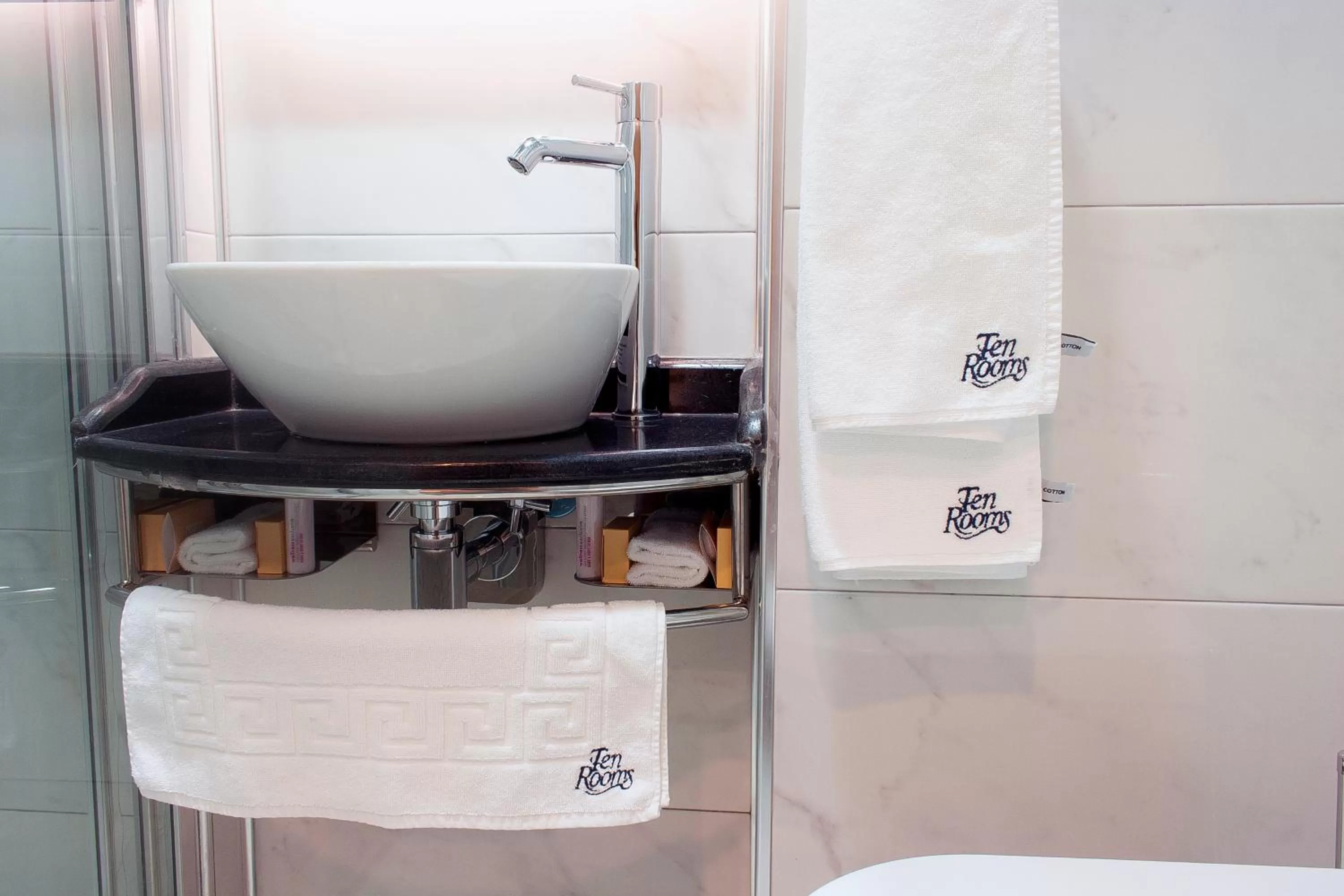 Bathroom in Ten Rooms Istanbul Hotel