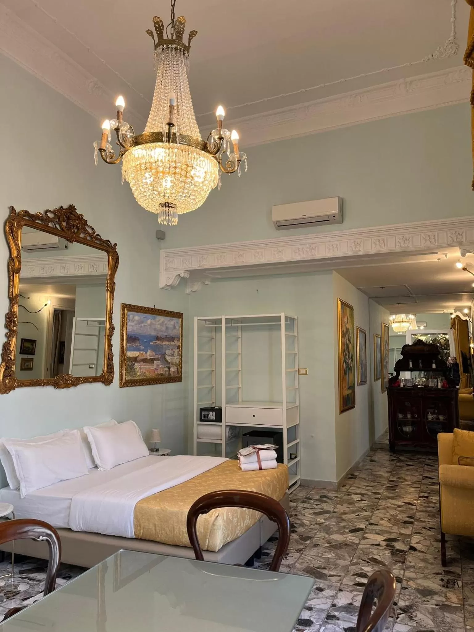 Photo of the whole room in B&B Art Suite Santa Brigida