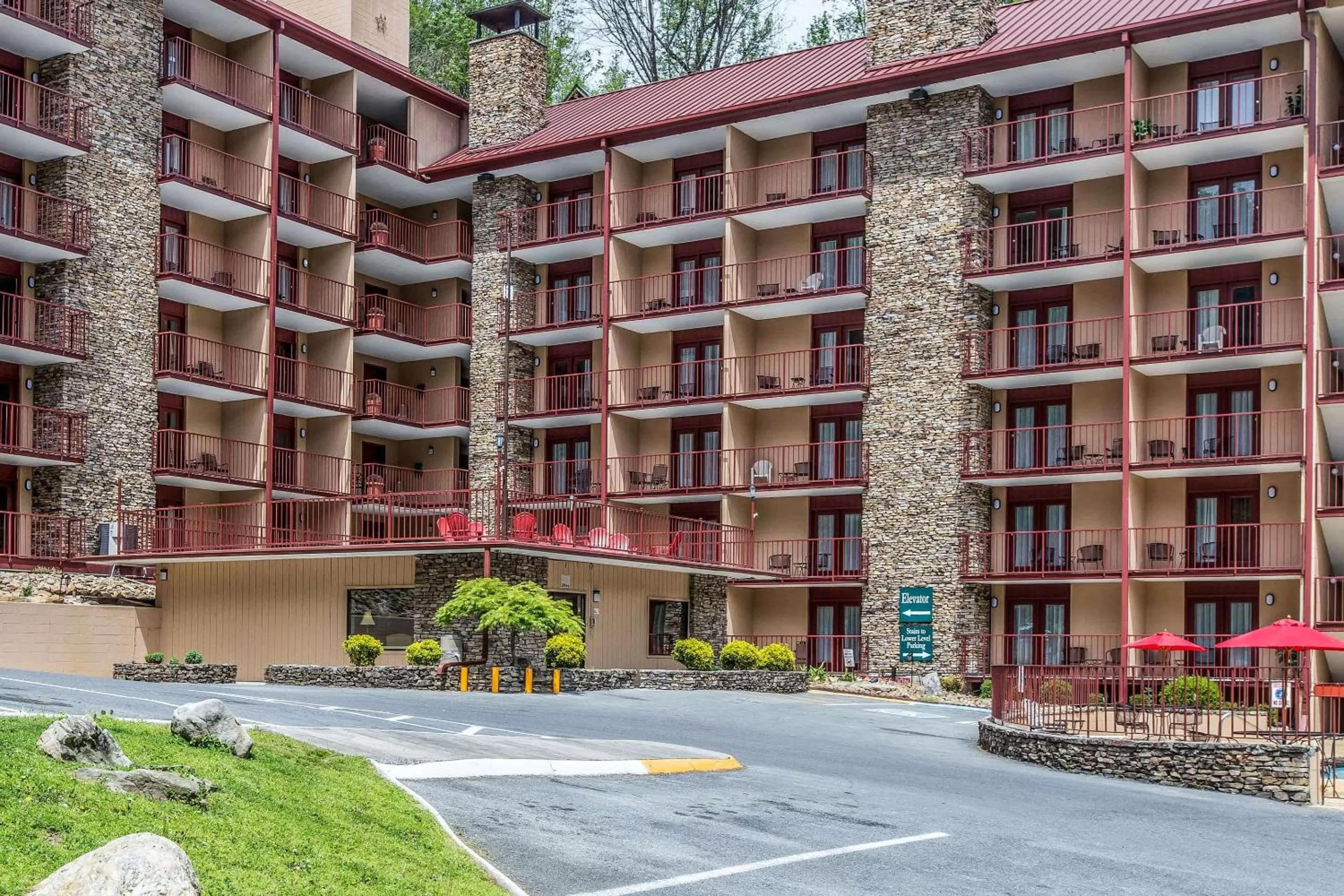 Property building in Quality Inn & Suites Gatlinburg North