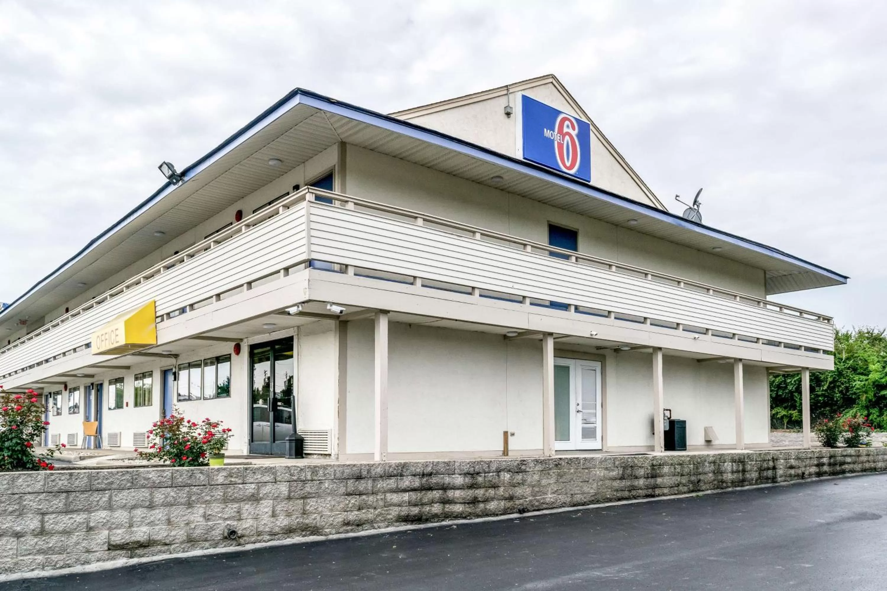 Property building in Motel 6 Florence, KY - Cincinnati Airport