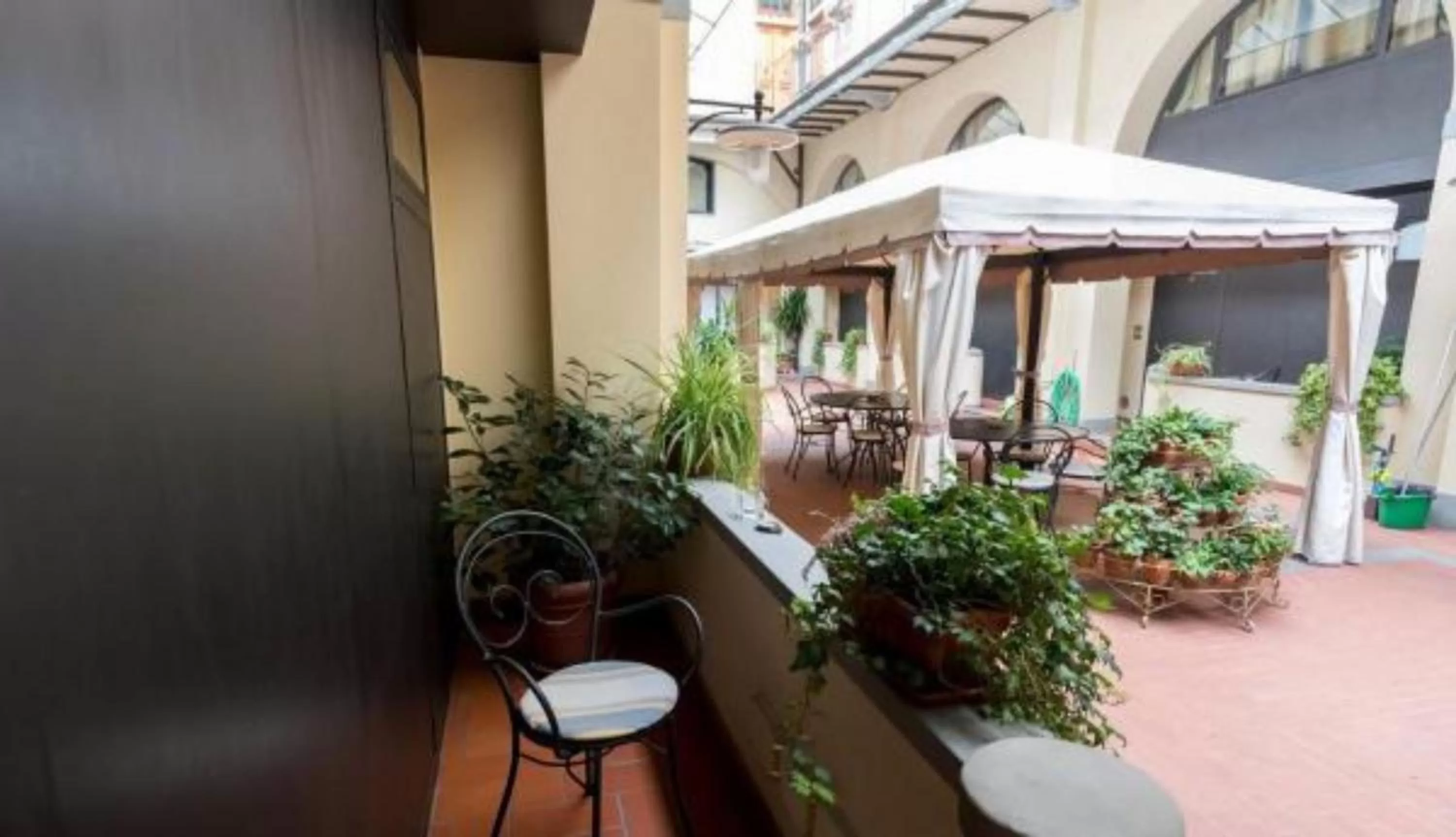 Patio in Residence La Contessina