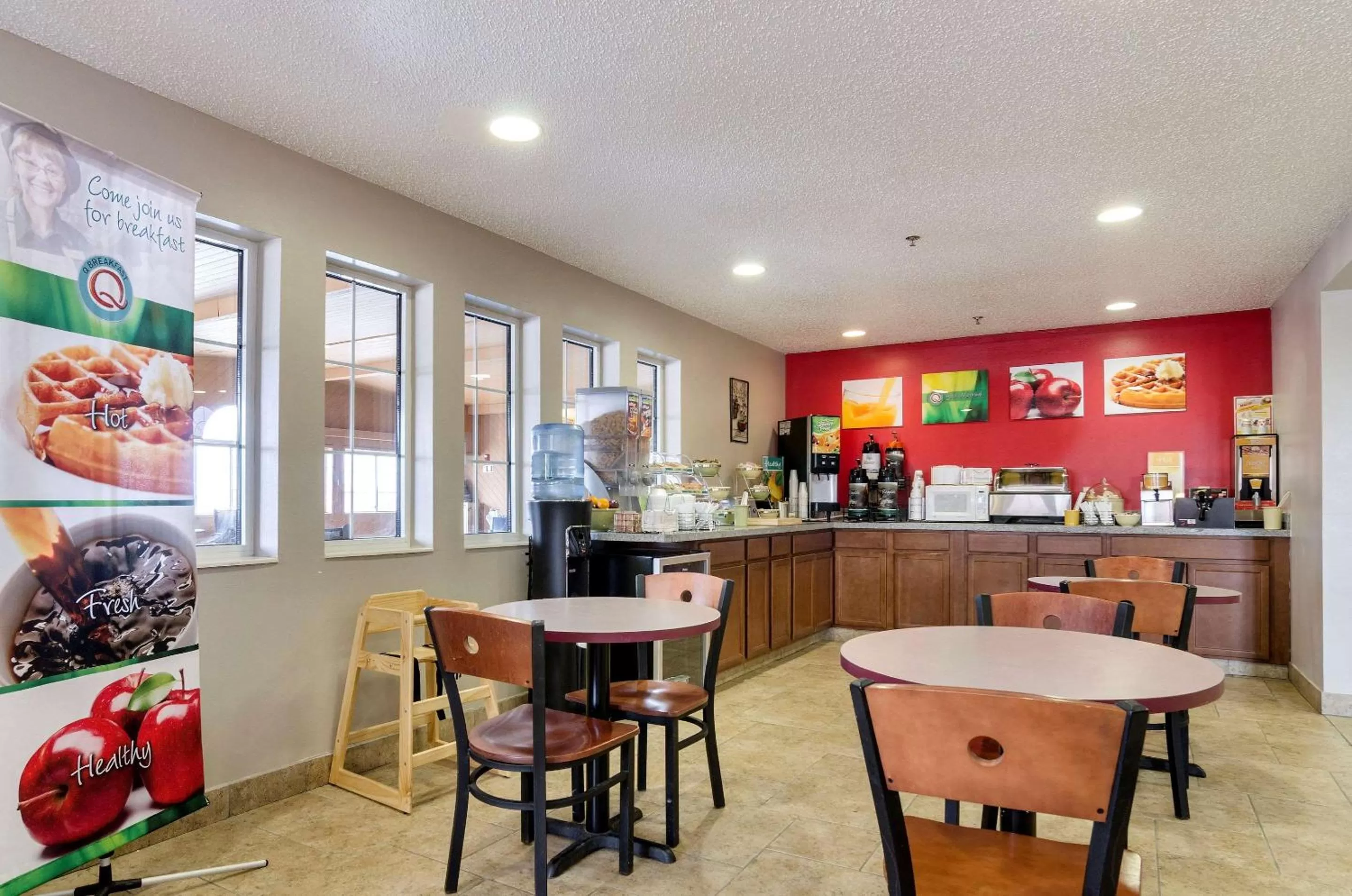 Restaurant/places to eat in Quality Inn Osceola