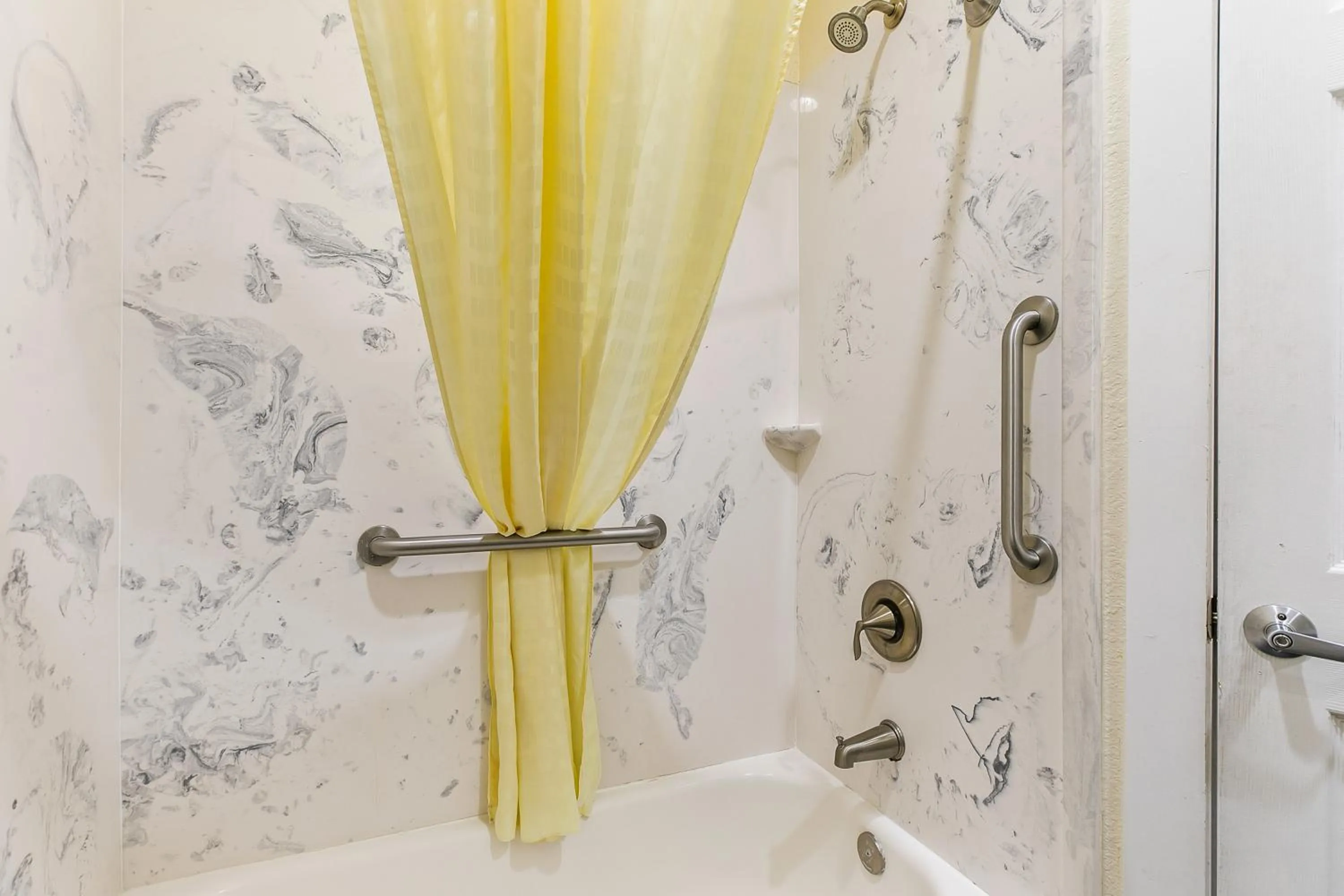 Shower in Lighthouse Inn