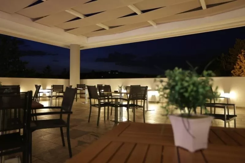 Restaurant/places to eat in Admiral Park Hotel by Falco D'Oro Hotels