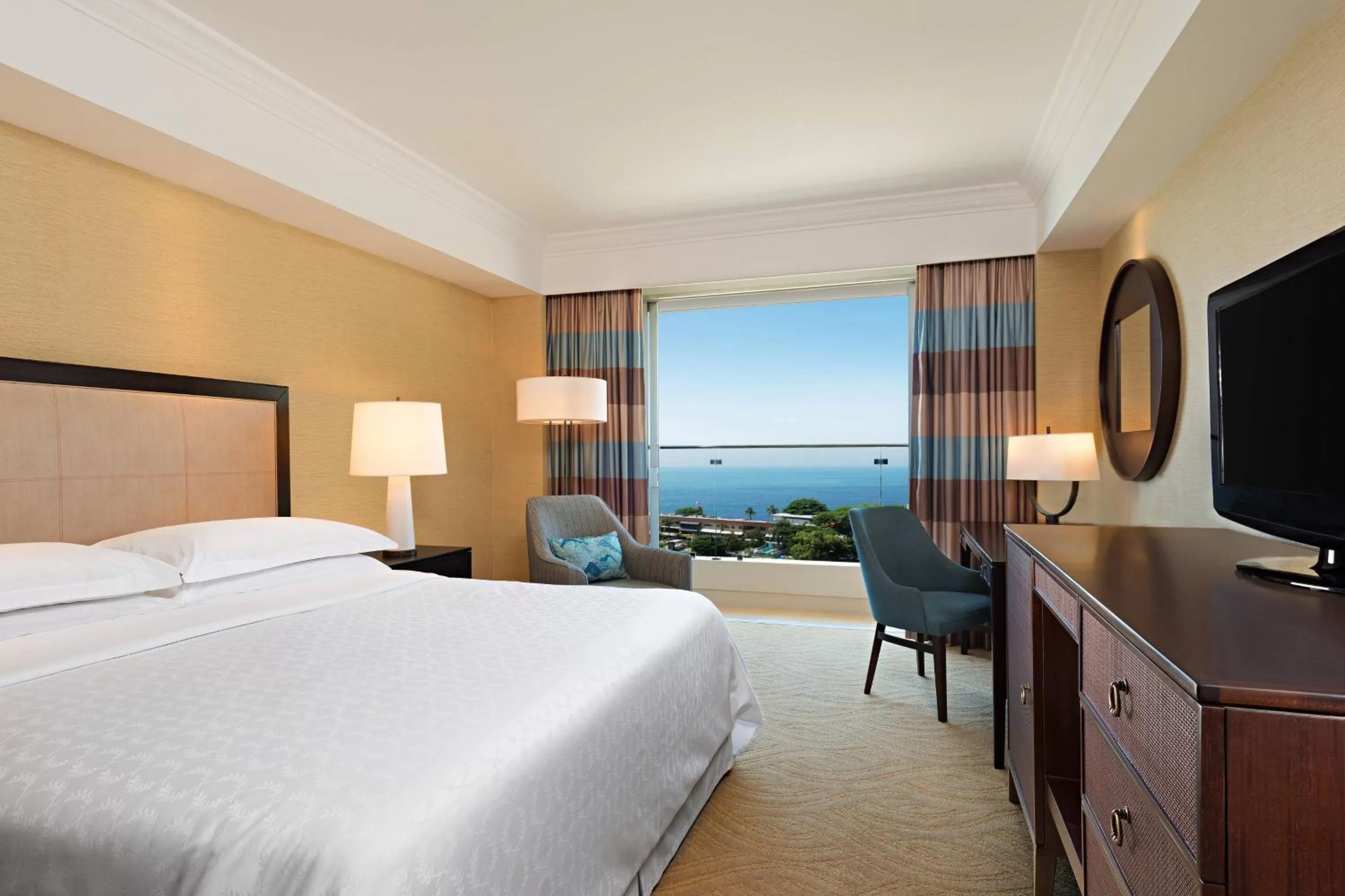 Photo of the whole room, Bed in Sheraton Grand Rio Hotel & Resort