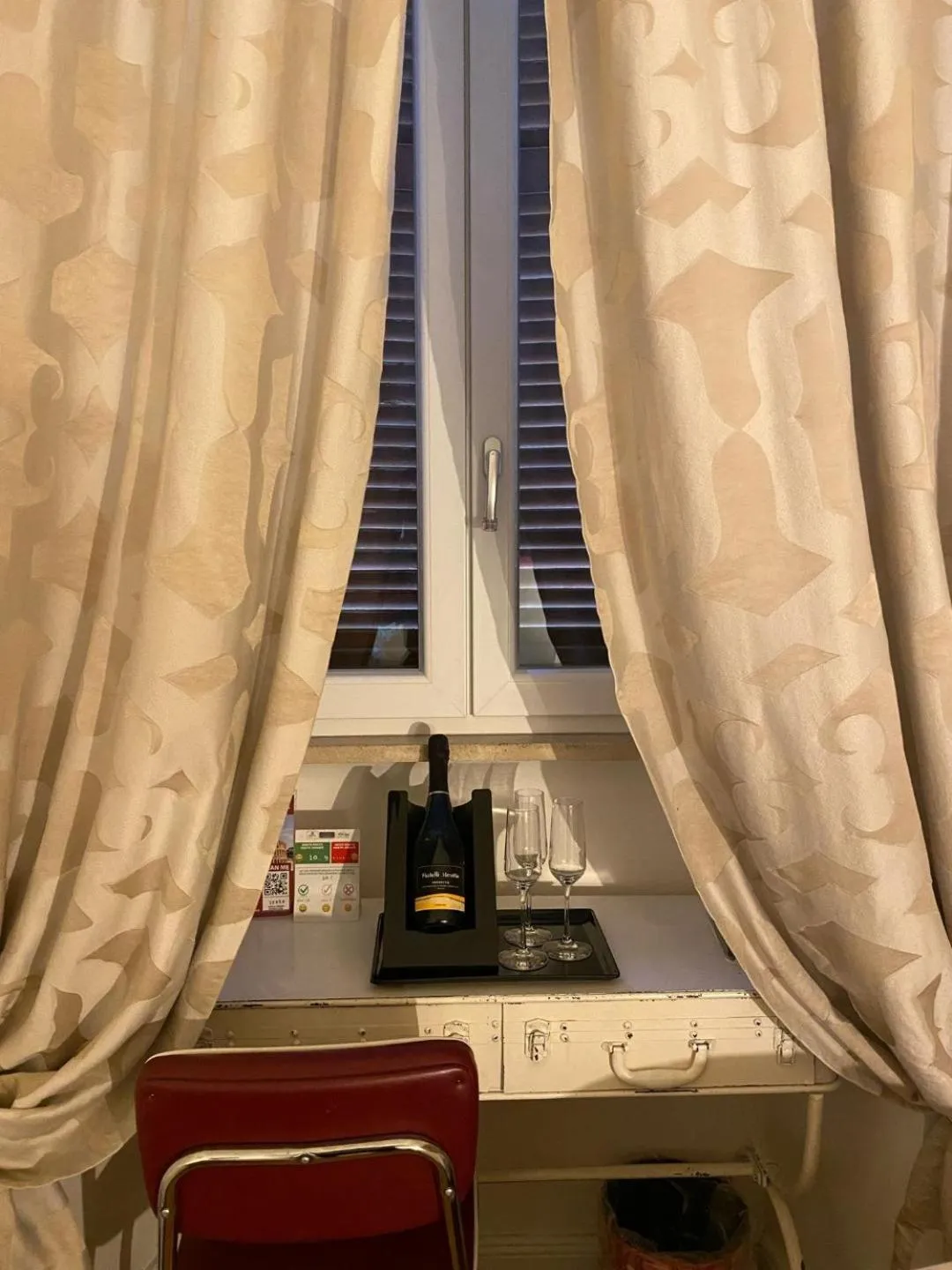 furniture in Trevi Contemporary Suite