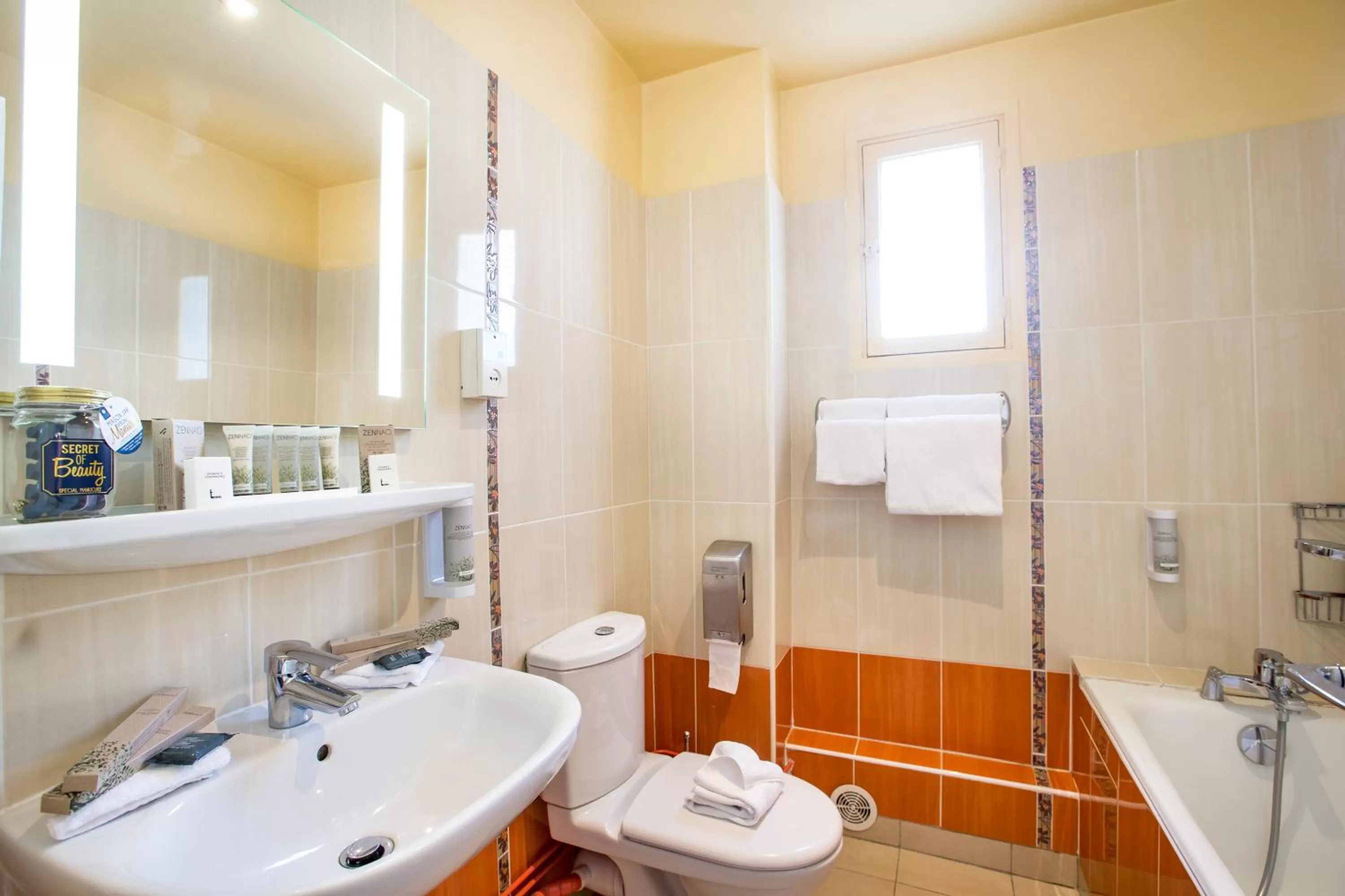 Bathroom in HOTEL DE PARIS MONTPARNASSE