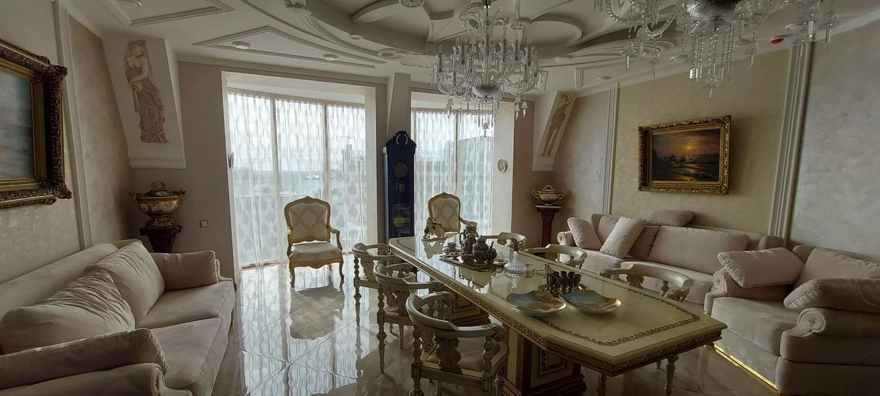 Communal lounge/ TV room, Seating Area in Hotel "Mandarin Clubhouse"