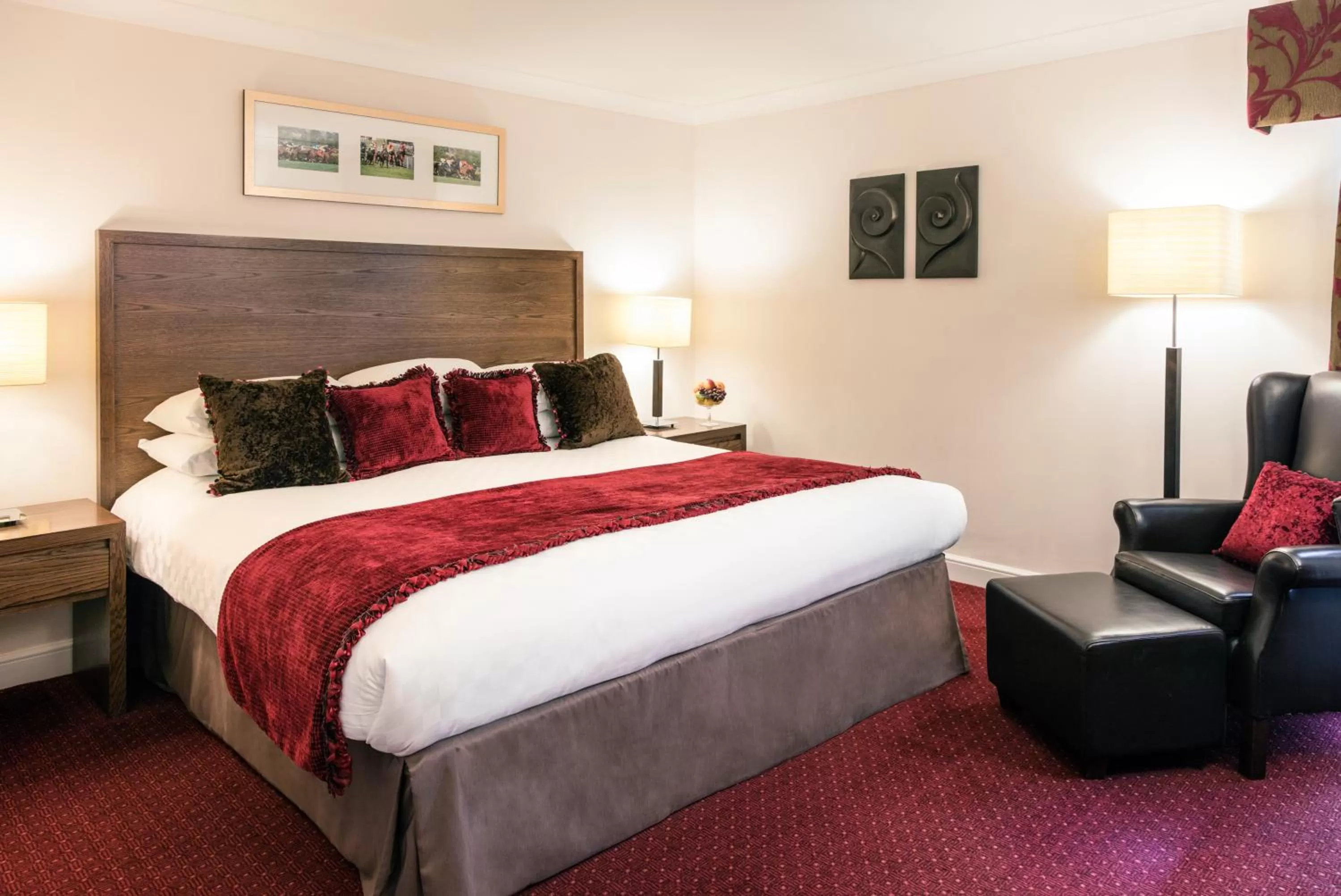 Photo of the whole room, Bed in Mercure Haydock Hotel