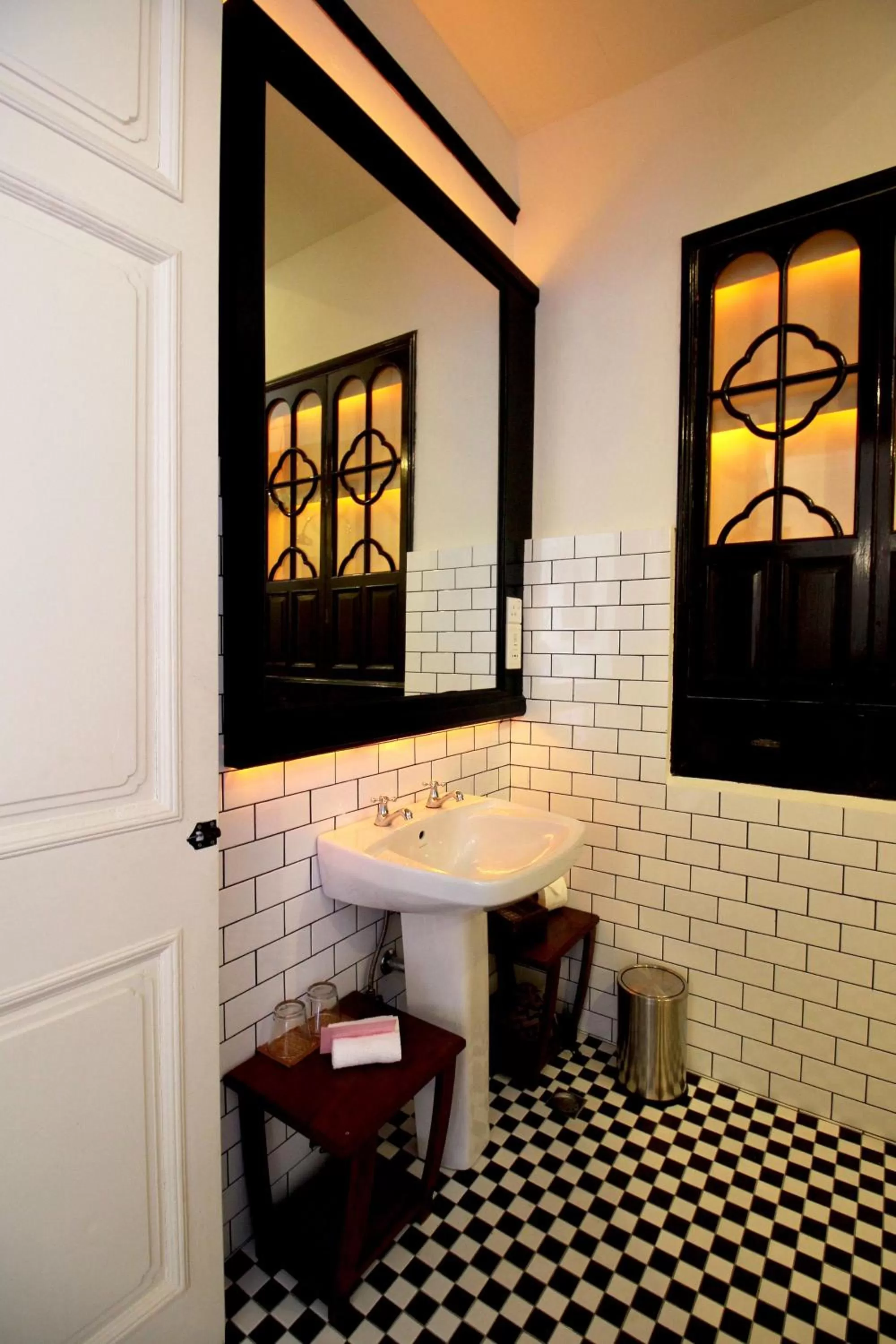 Bathroom in Cheong Fatt Tze - The Blue Mansion