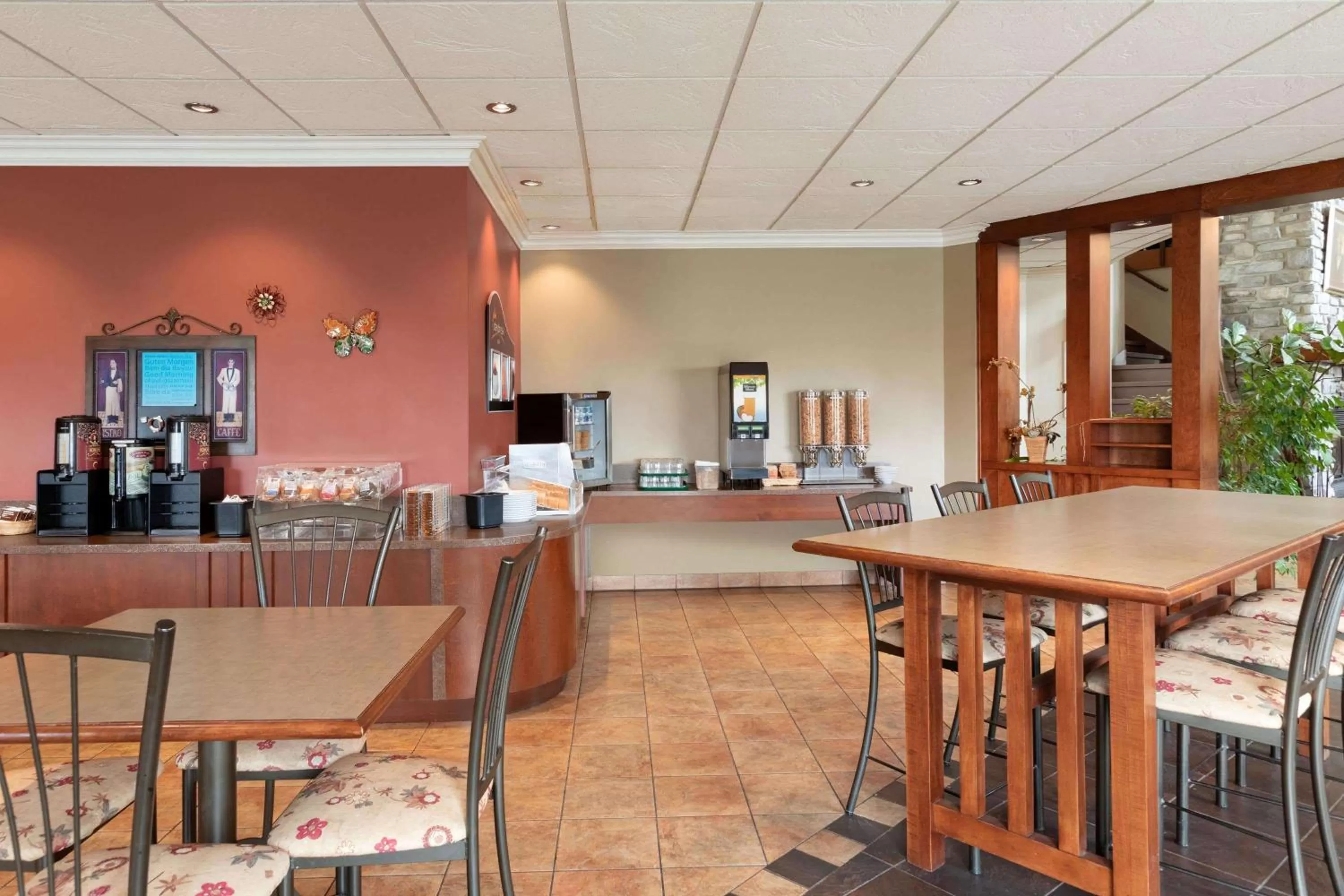Restaurant/places to eat in Days Inn by Wyndham Montmagny