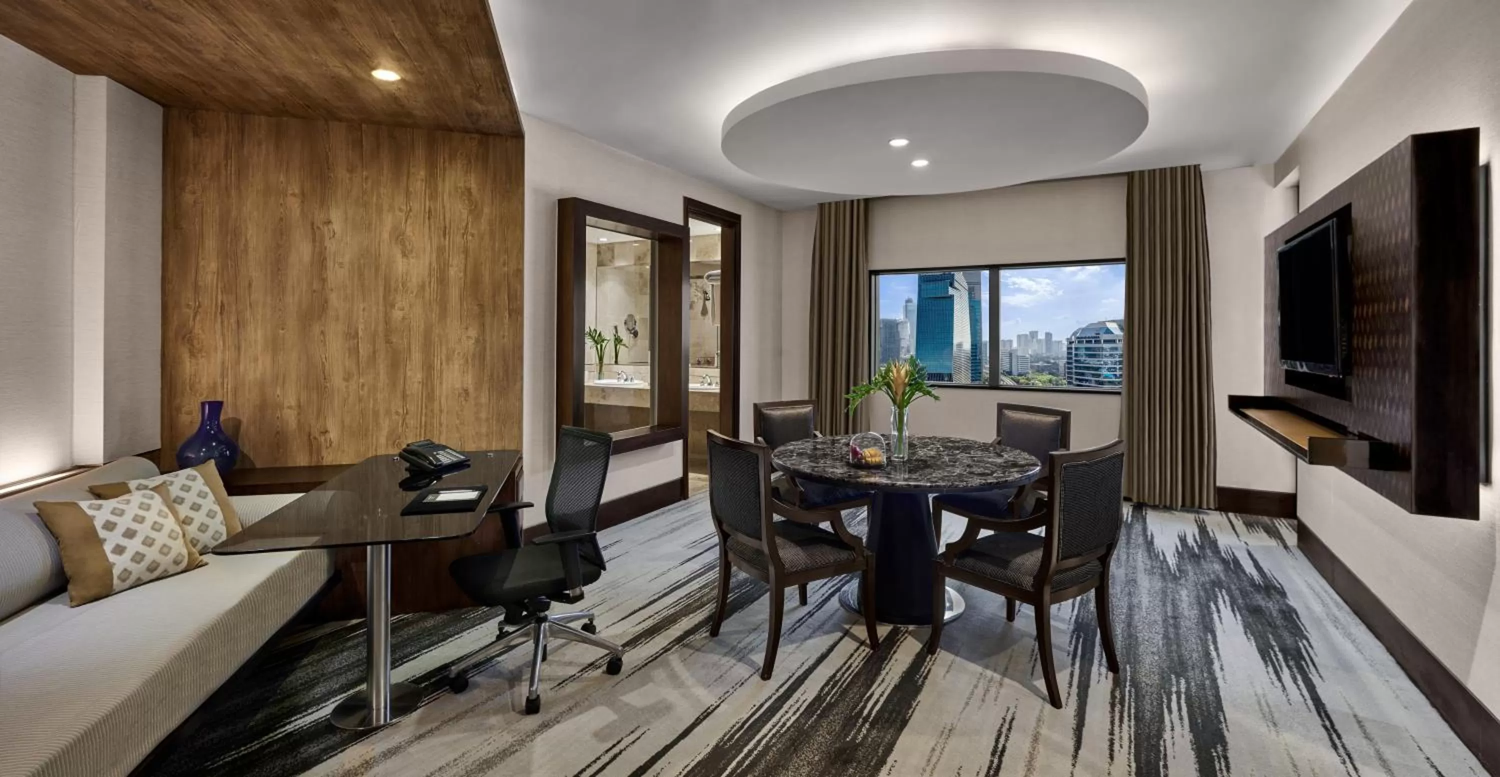 TV and multimedia in Gran Melia Jakarta