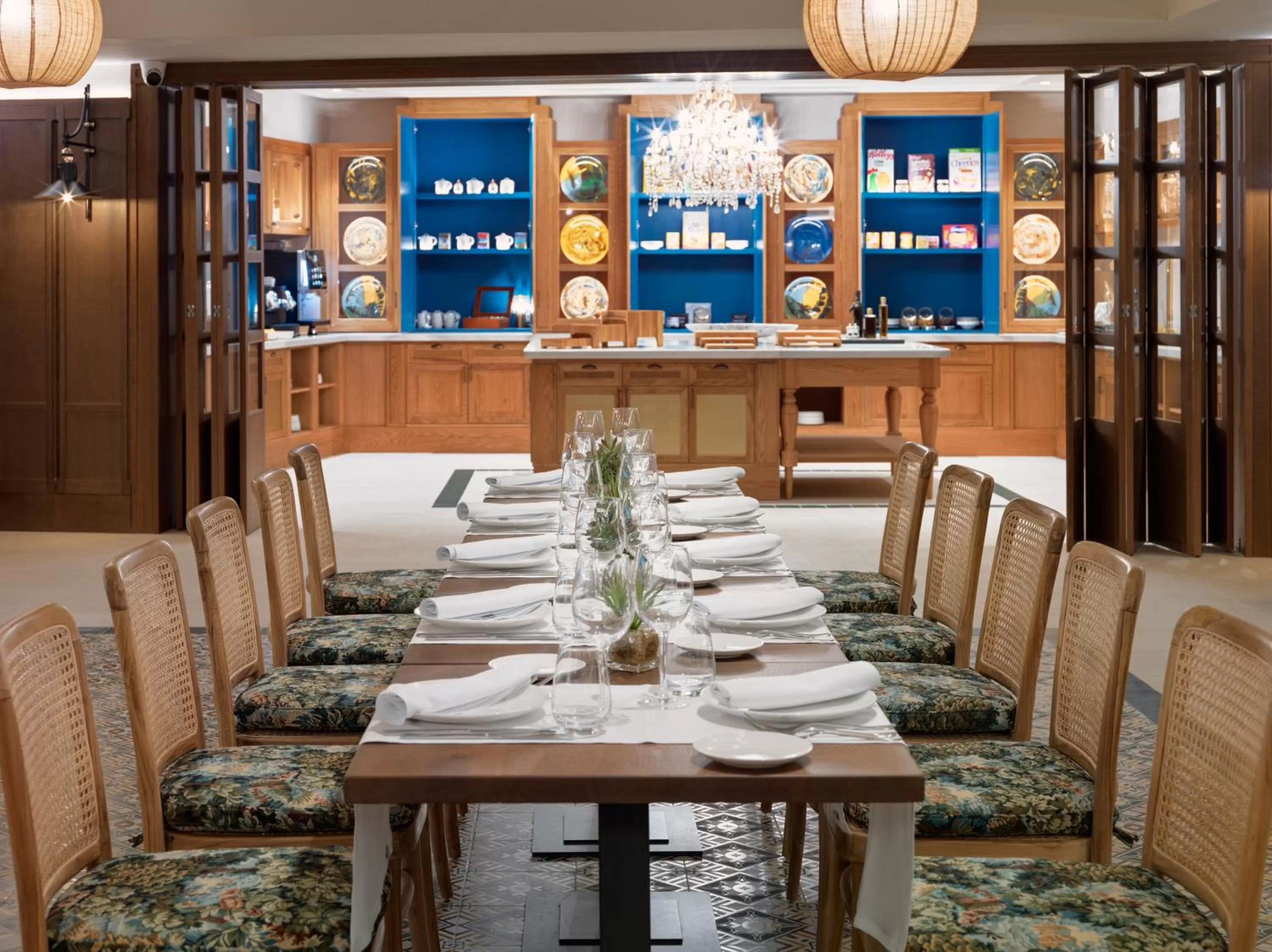 Restaurant/places to eat in H10 Casa de la Plata