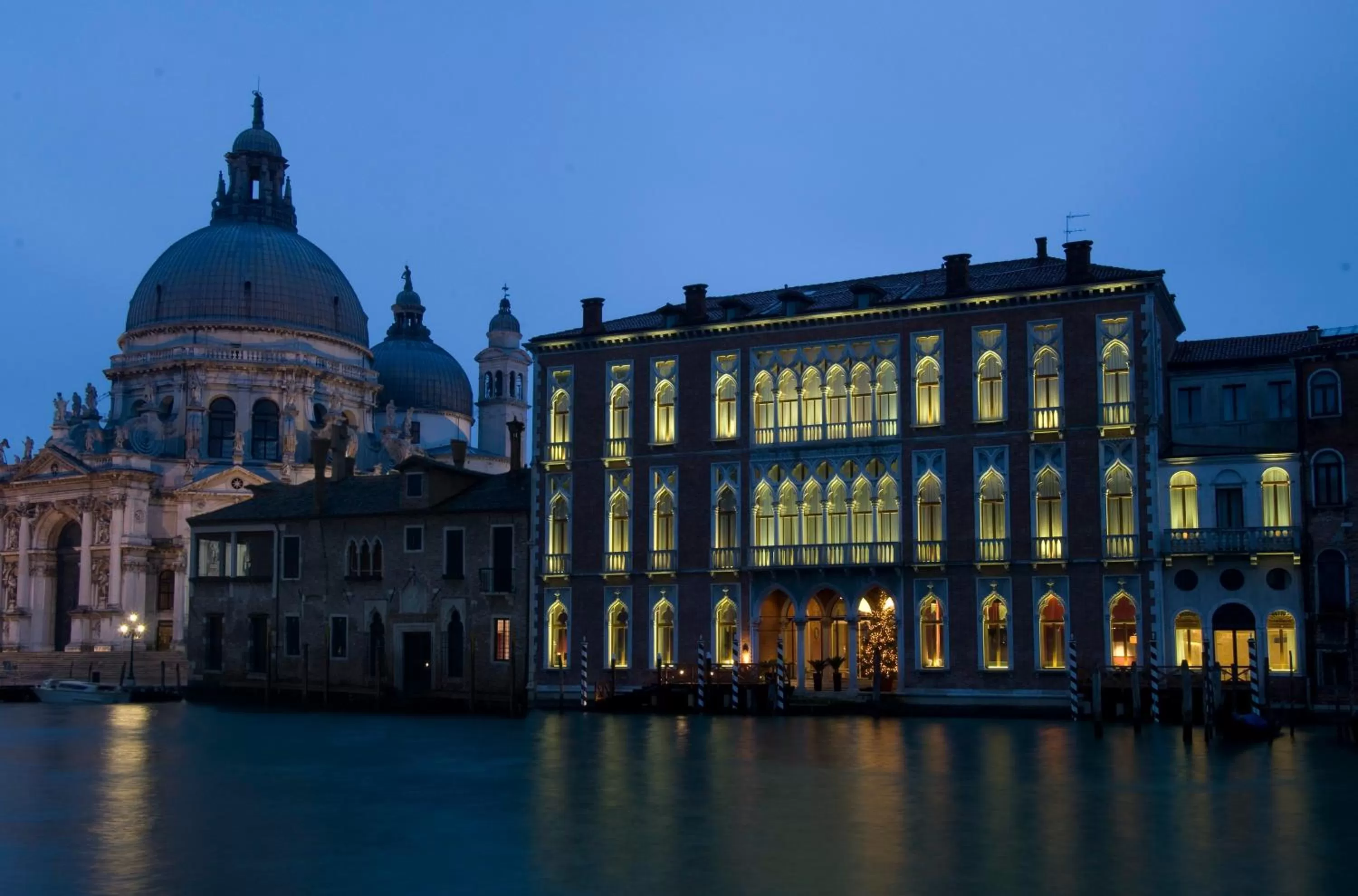 Facade/entrance in Sina Centurion Palace