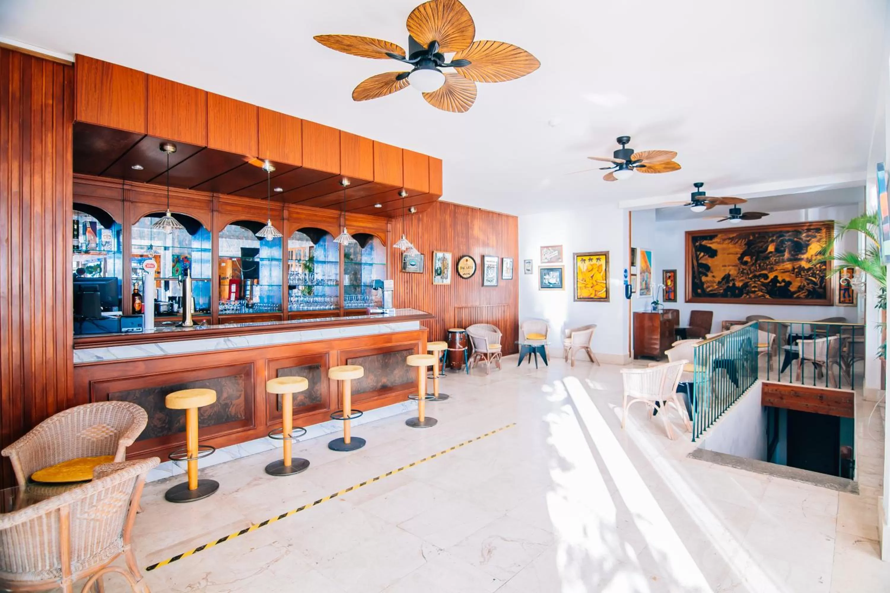 Lounge or bar in Hotel Roger de Flor by Seleqtta