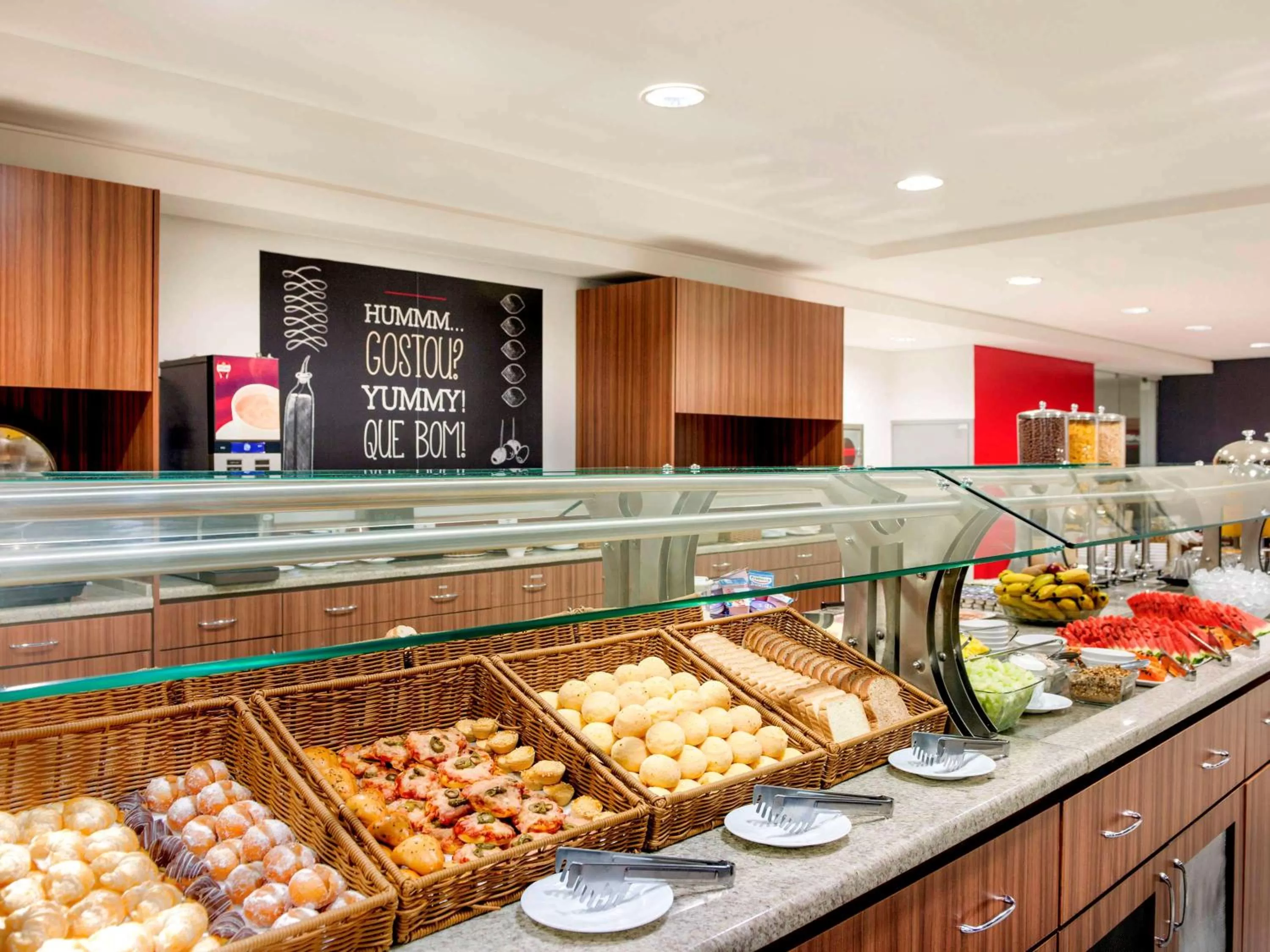 Restaurant/places to eat in ibis Curitiba Shopping