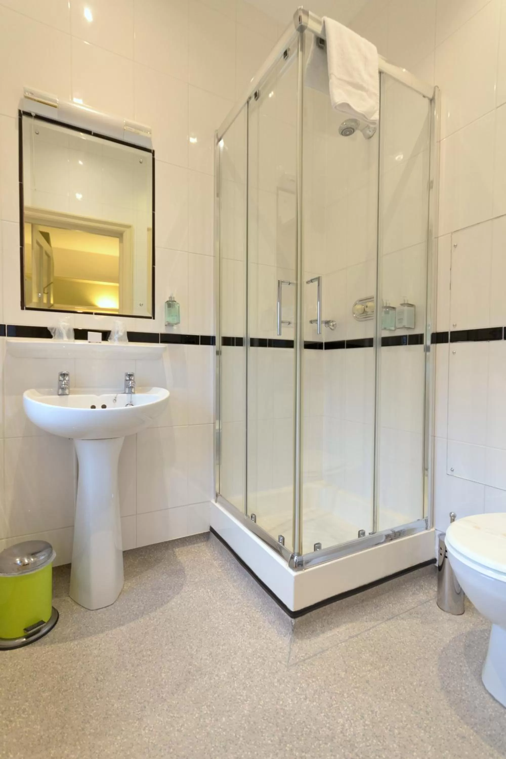 Suite/Family Room in Stratford Limes Hotel