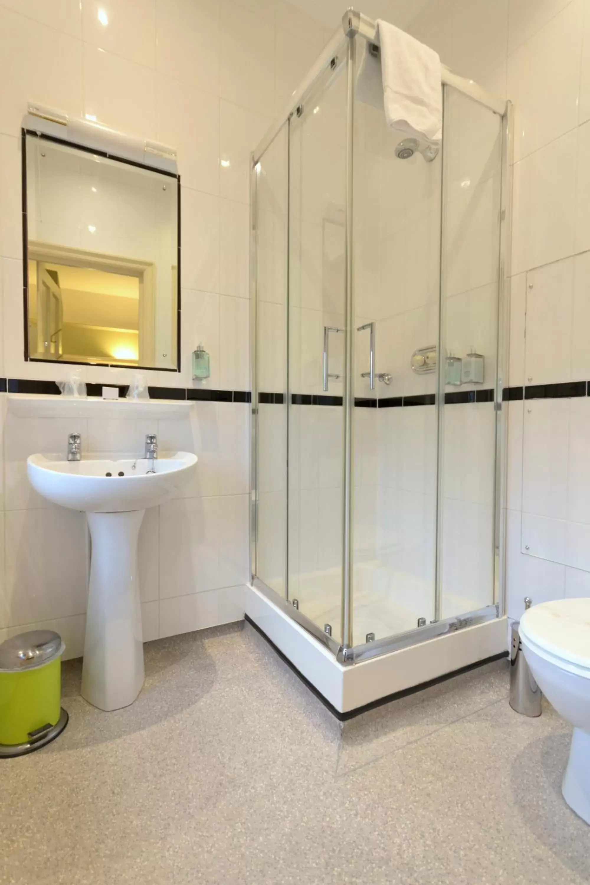 Suite/Family Room in Stratford Limes Hotel Suite/Family Room in Stratford Limes Hotel