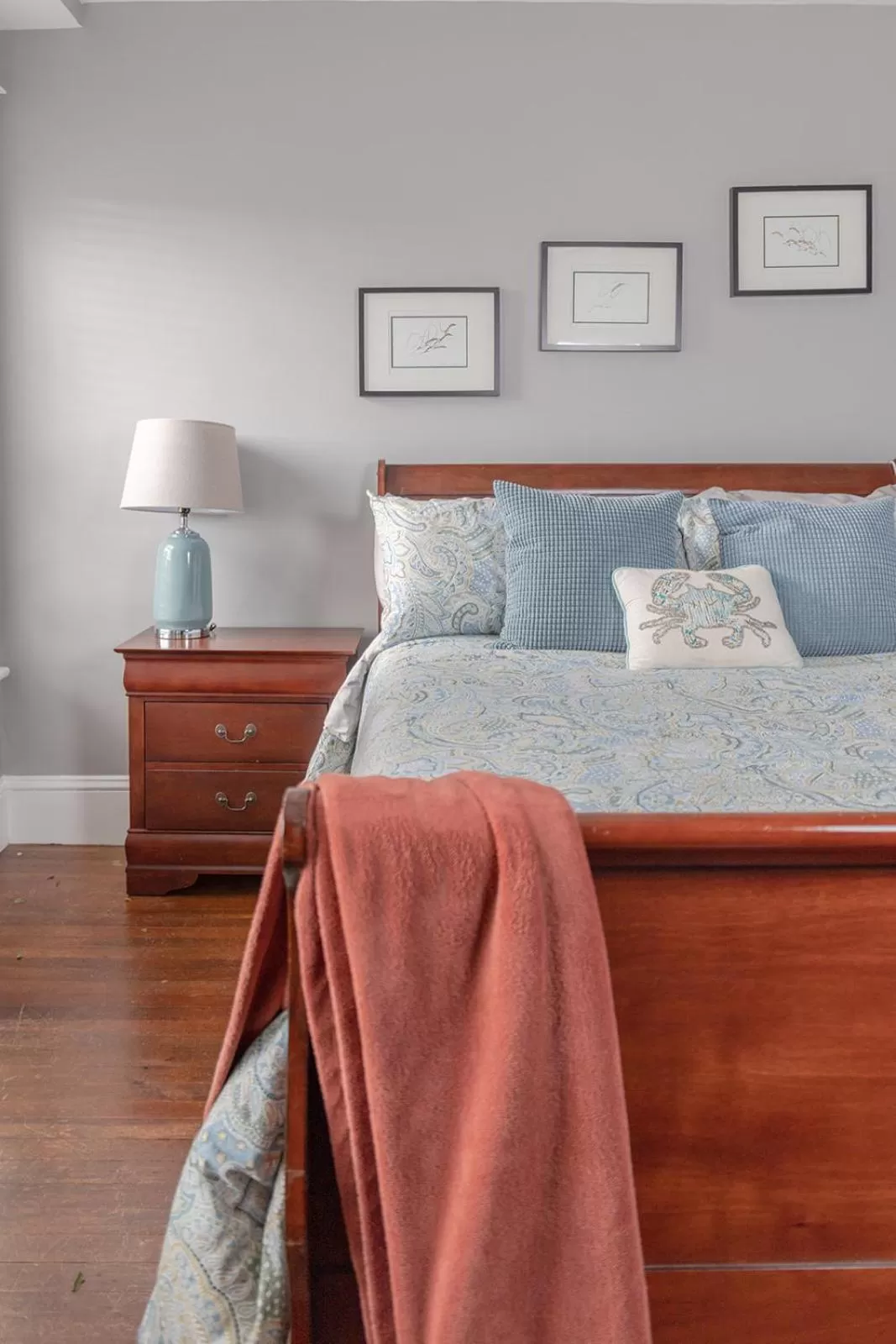 Bed in The Olde Anchor Bed & Breakfast