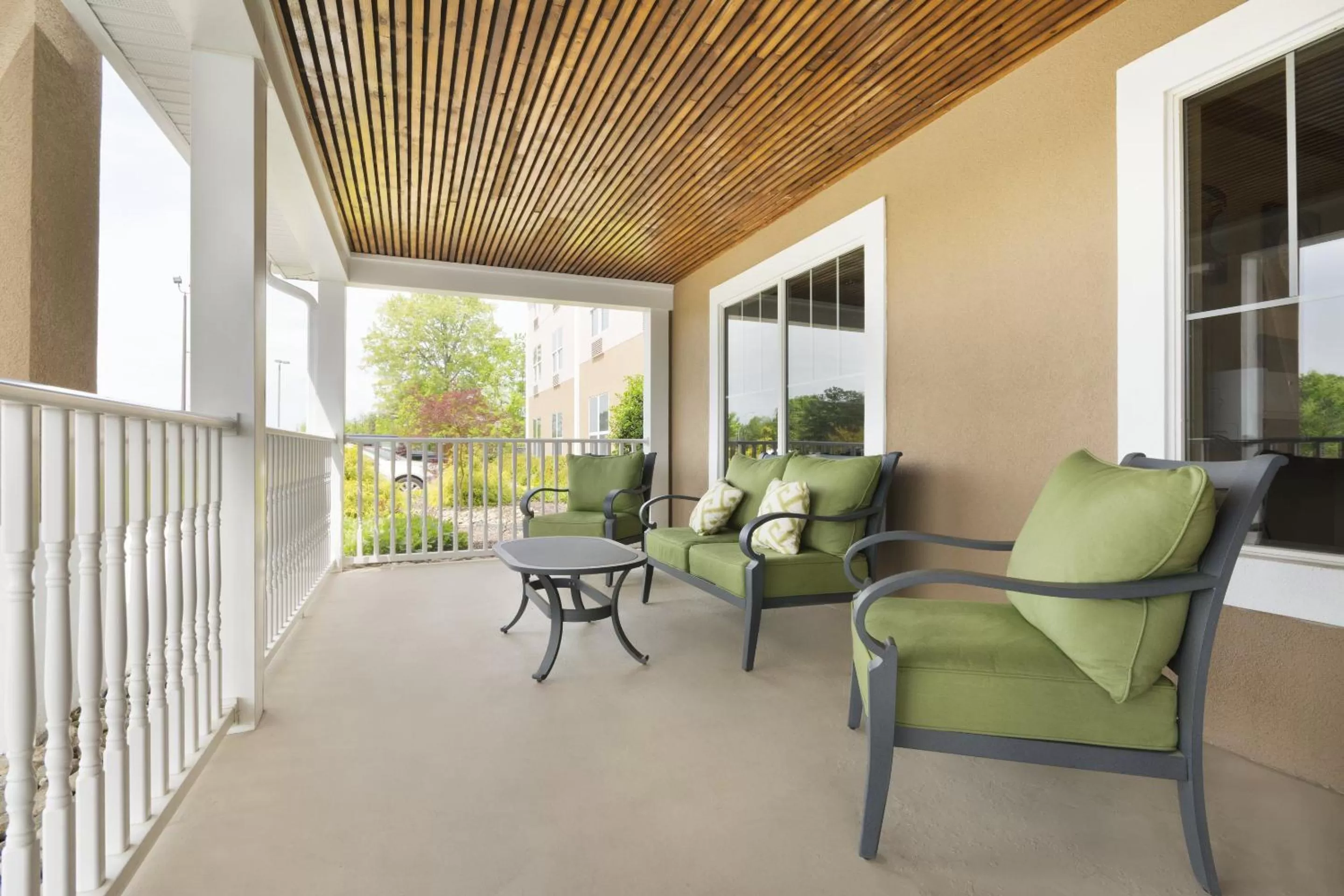 Patio in Country Inn & Suites by Radisson, Burlington Elon , NC