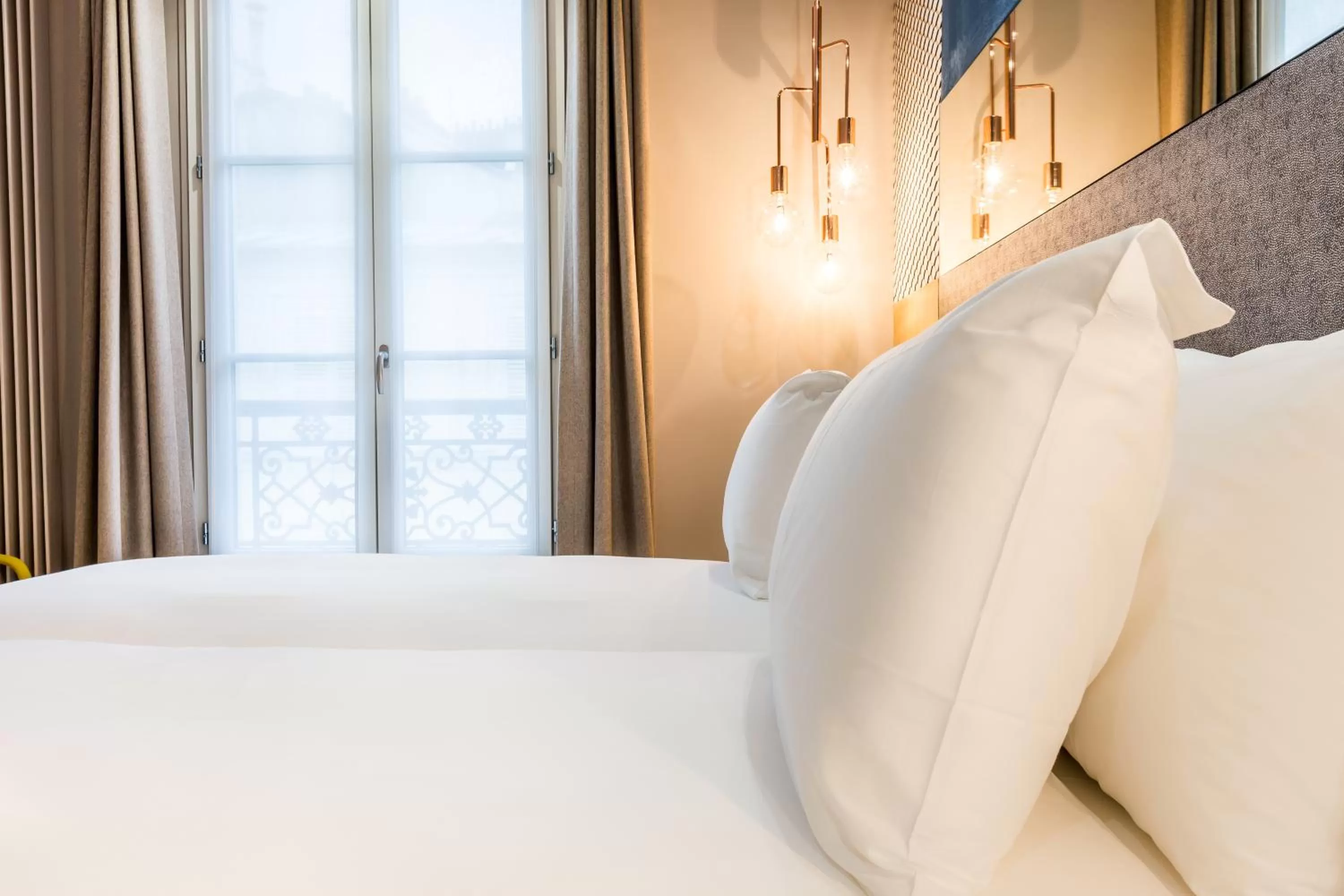 Bed in Hotel Duette Paris