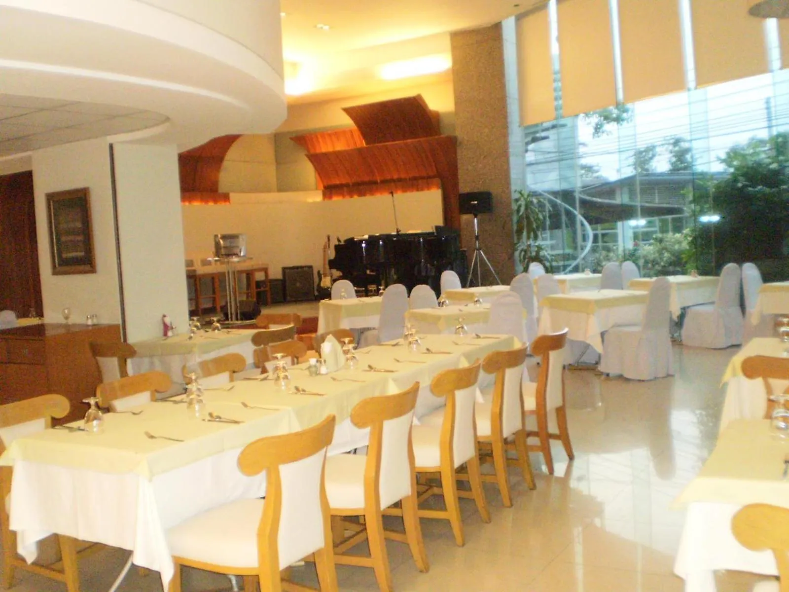 Restaurant/places to eat in Lanna Palace 2004