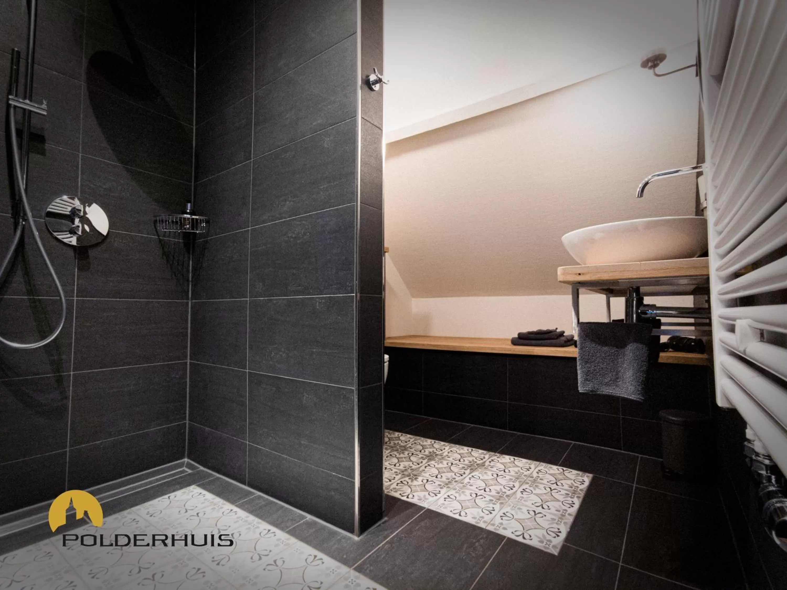 Shower in Polderhuis Bed & Breakfast