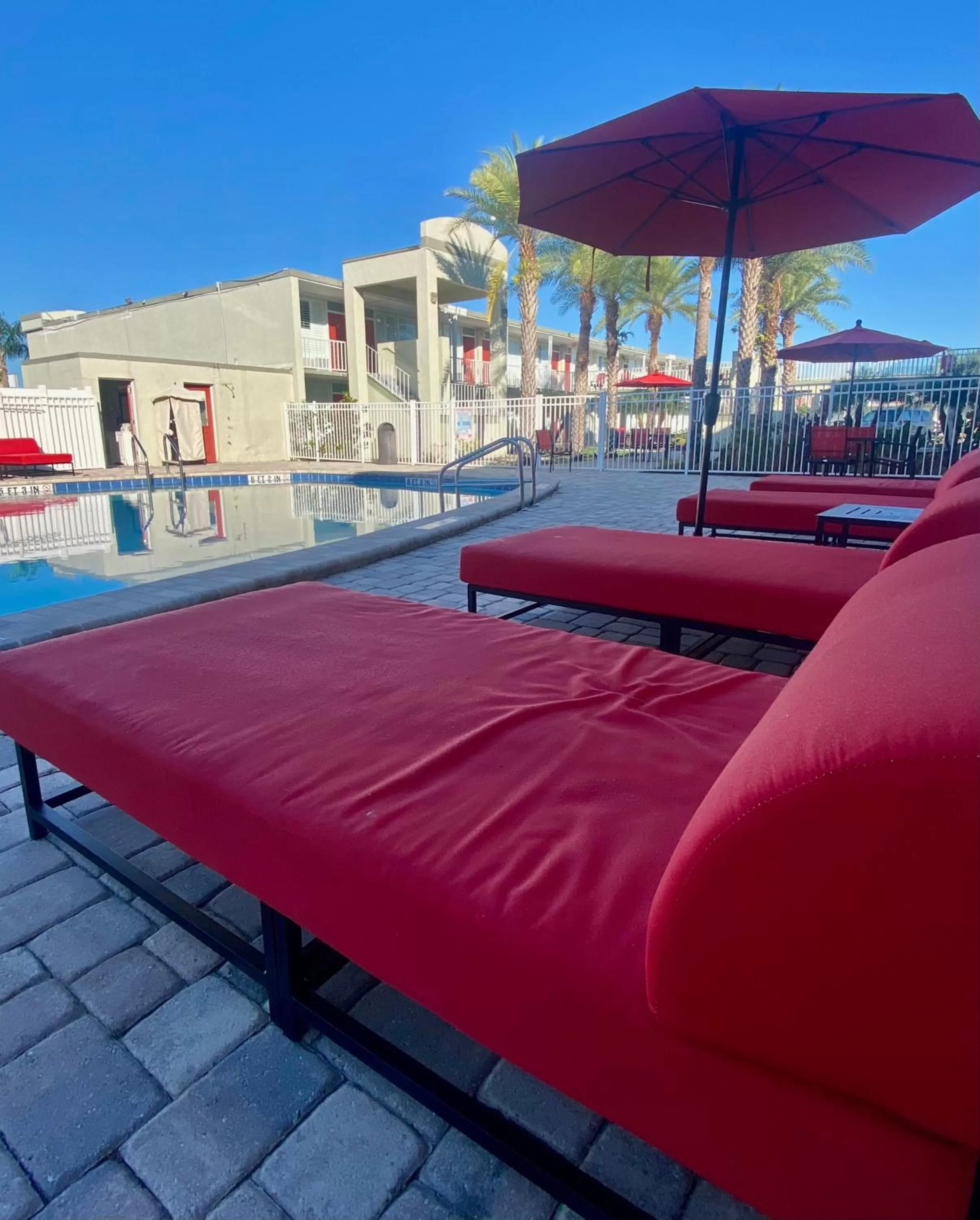 sunbed, Swimming Pool in Melbourne All Suites Inn near I95